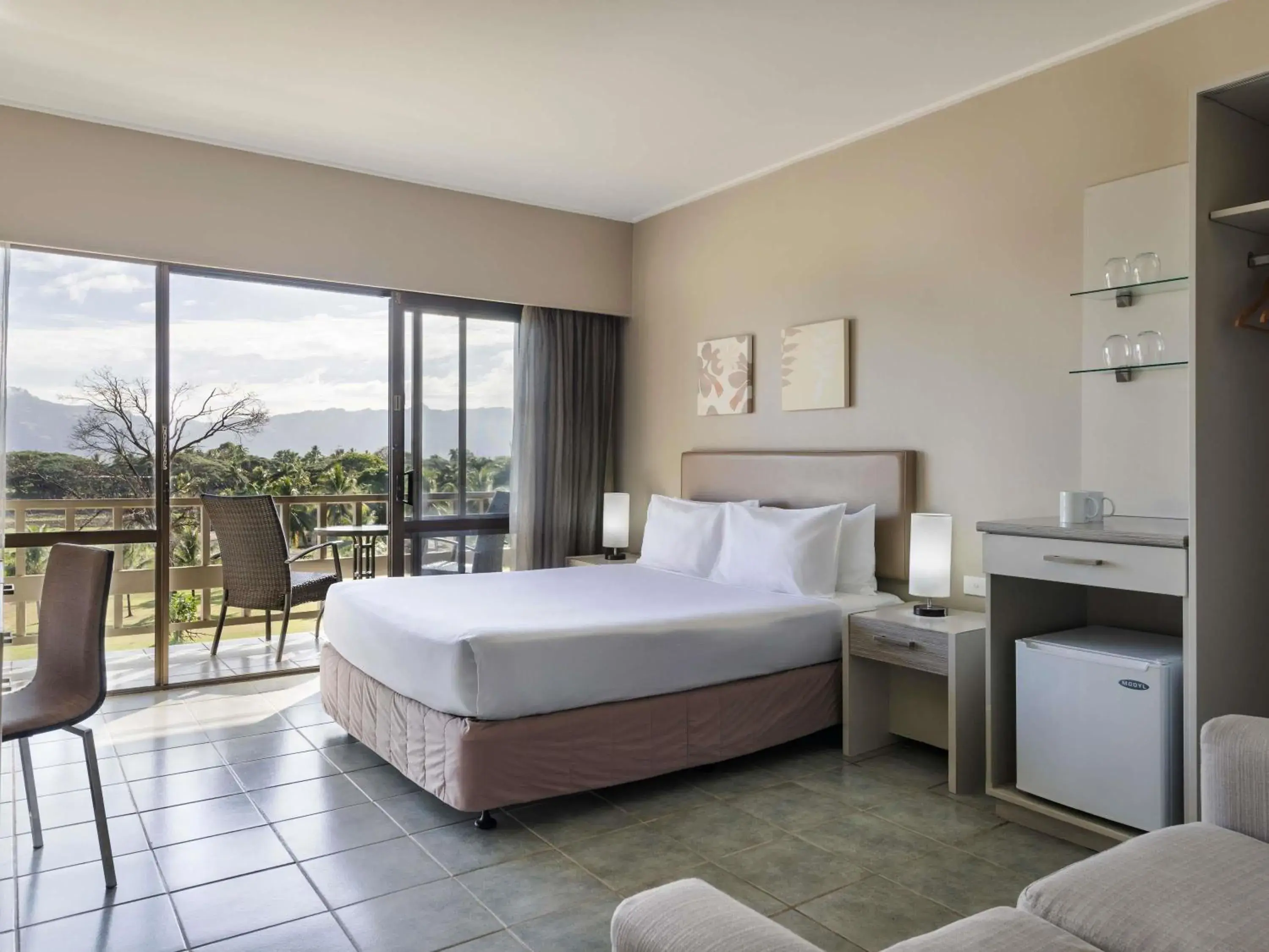 Standard Queen Room in Novotel Nadi Standard Queen Room in Novotel Nadi