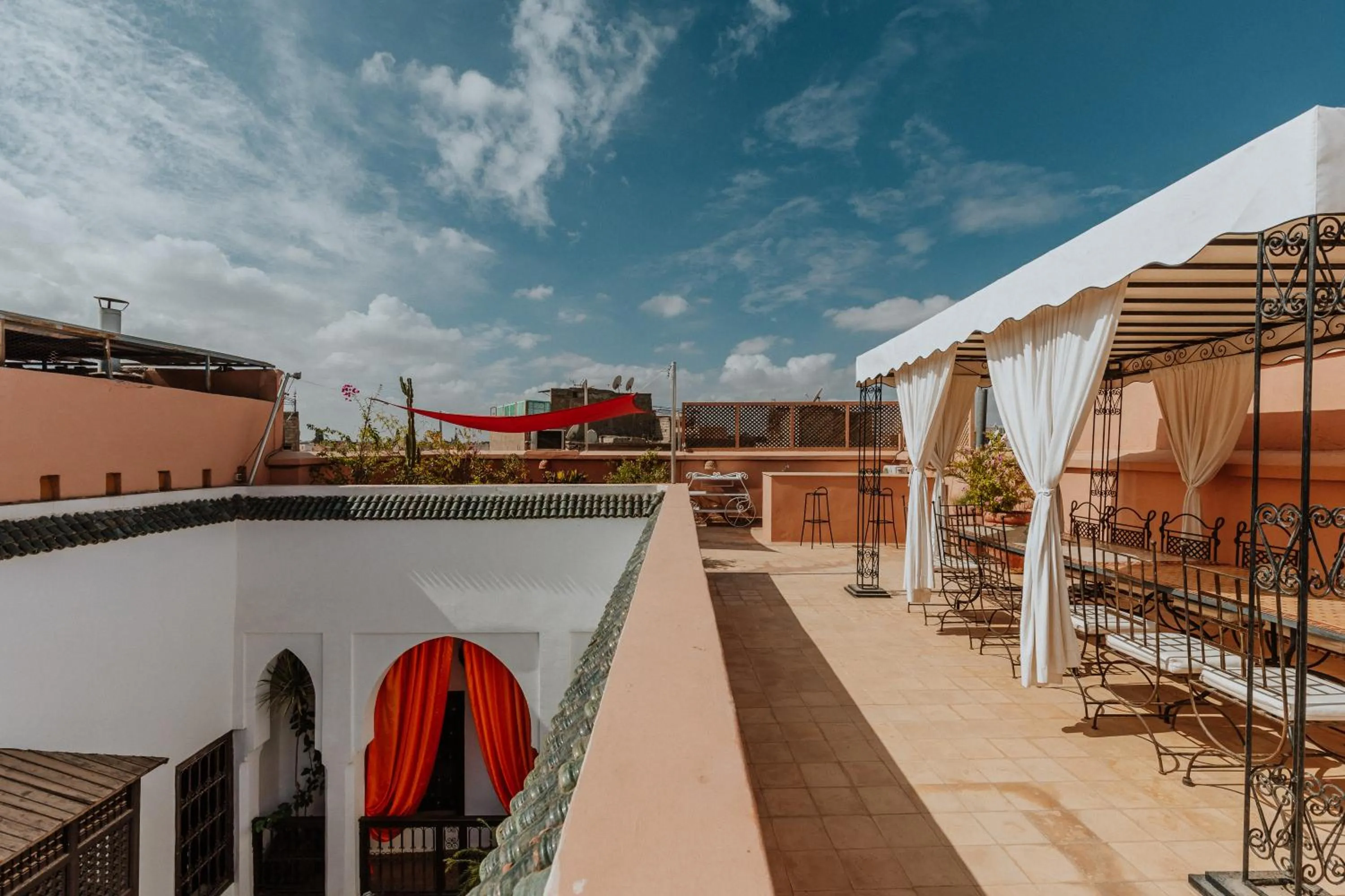 Restaurant/places to eat in Riad Alwane