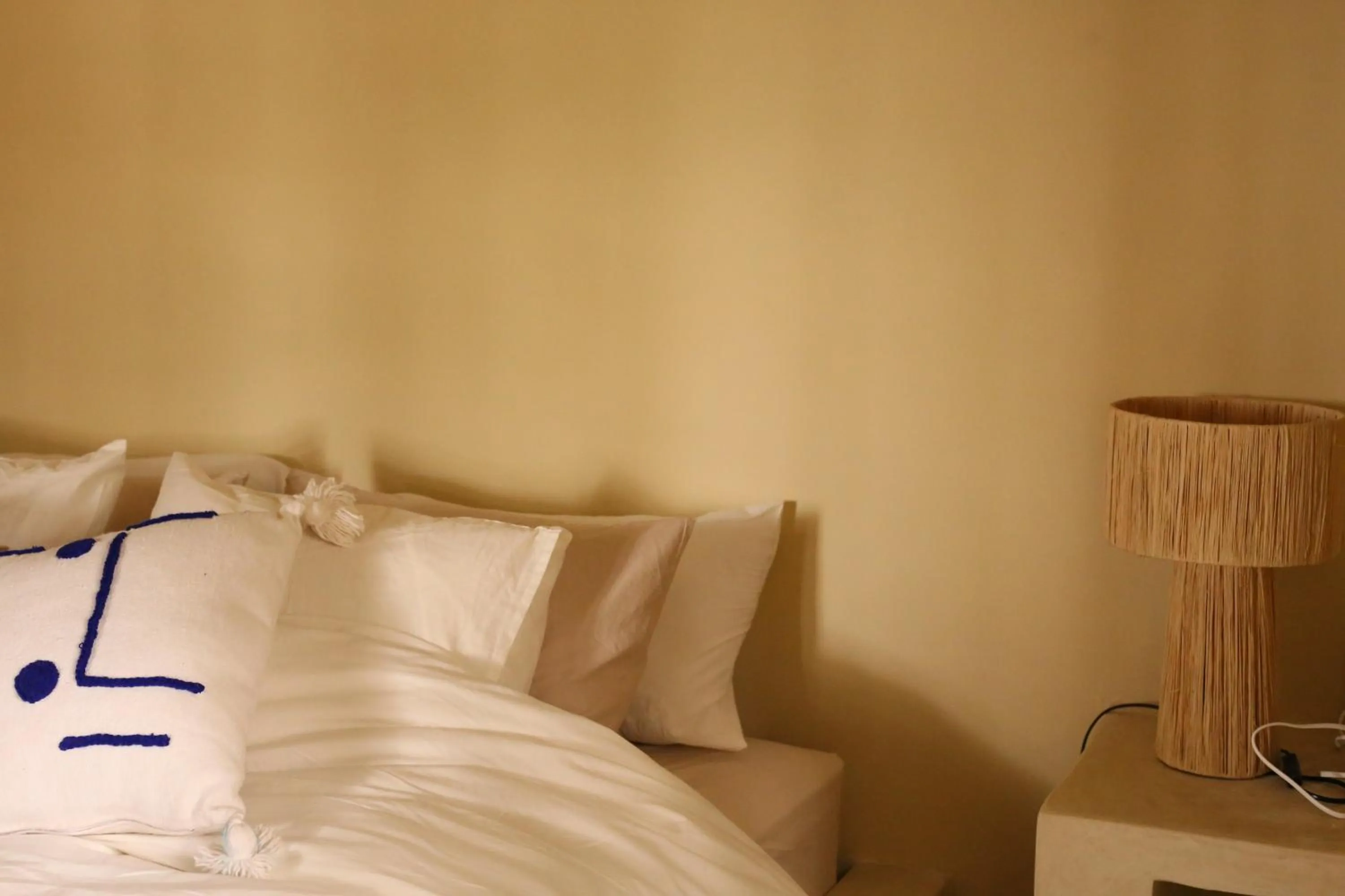 Bed in Kasbah des cyprès