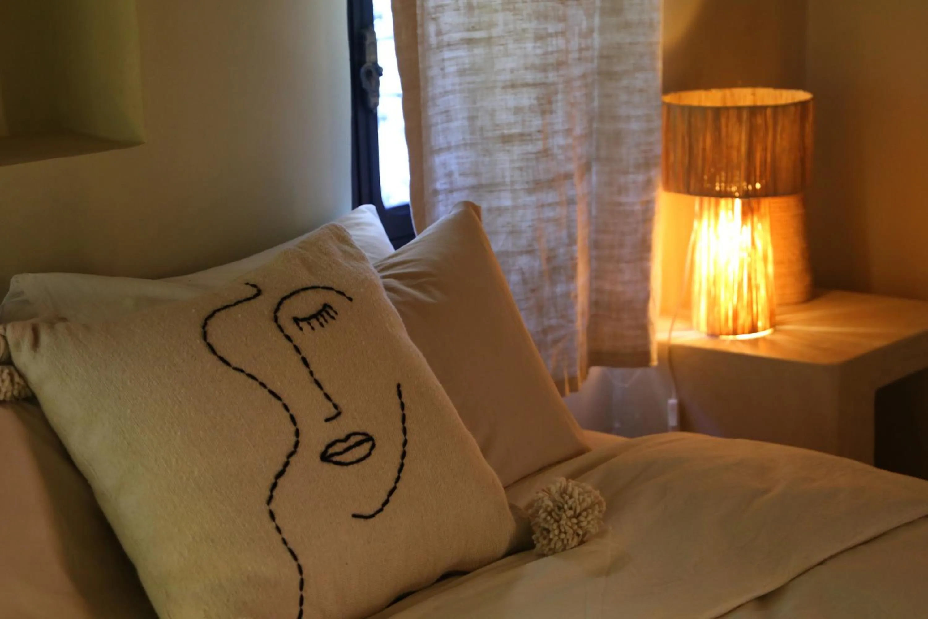 Bed in Kasbah des cyprès