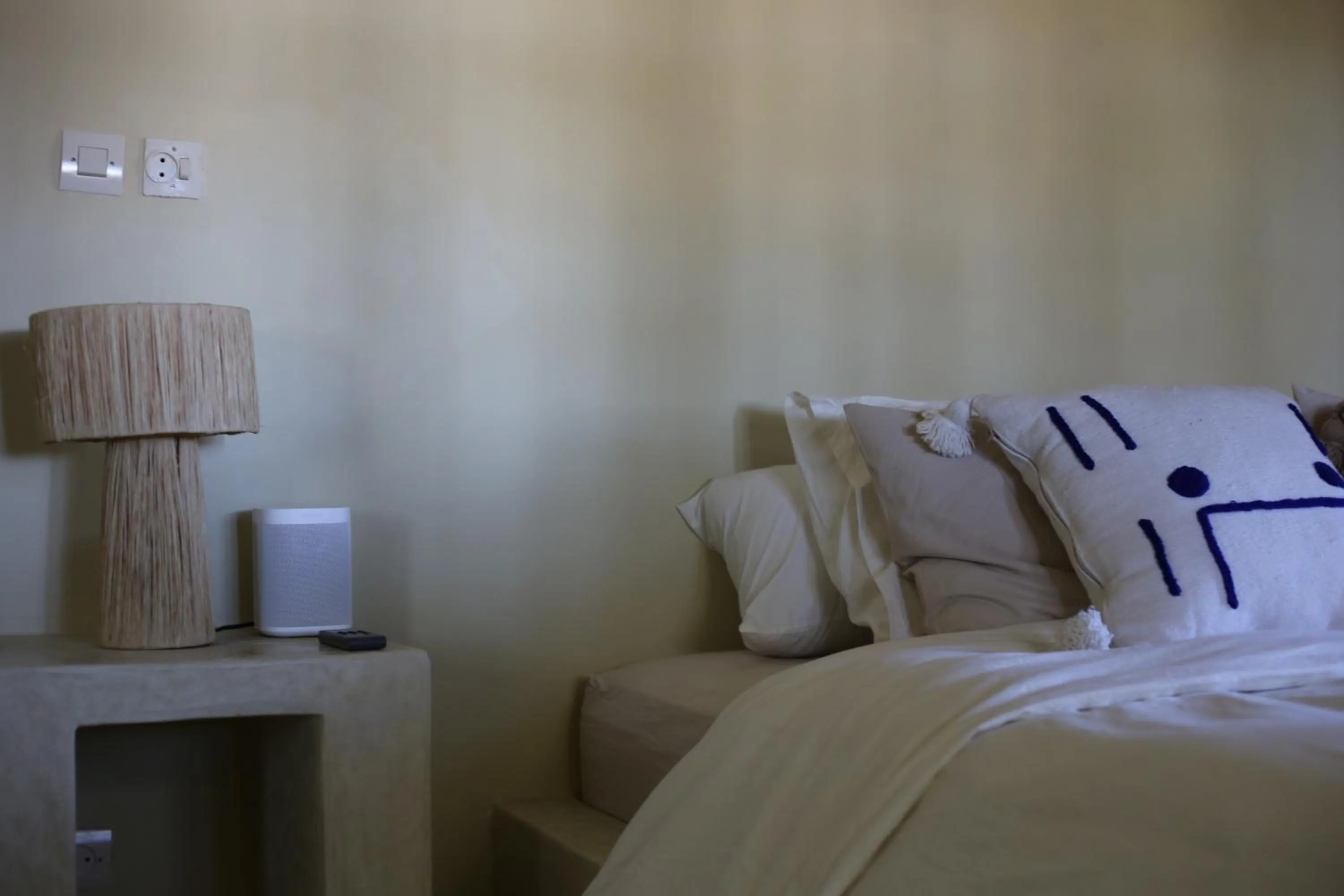 Bed in Kasbah des cyprès