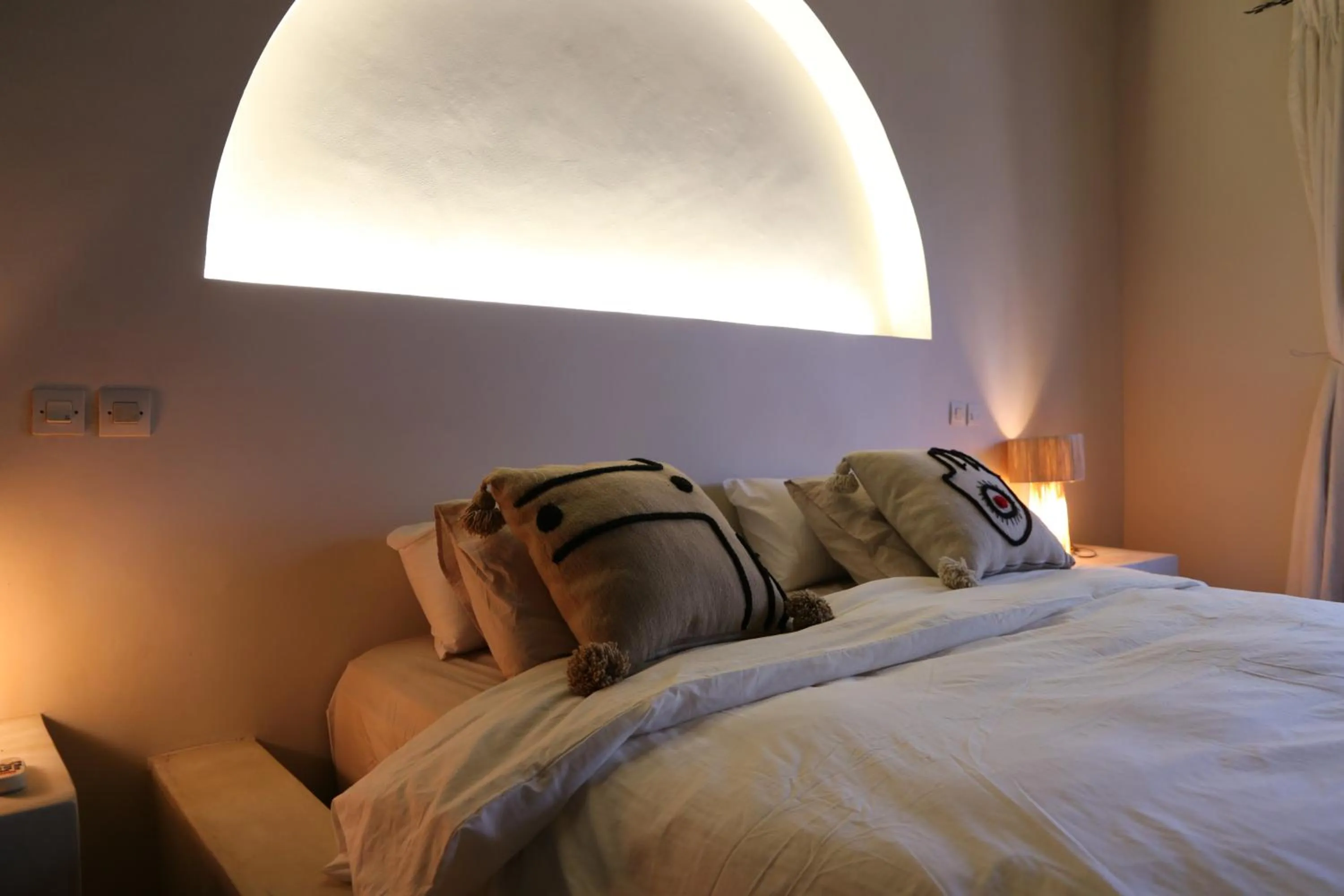 Bed in Kasbah des cyprès