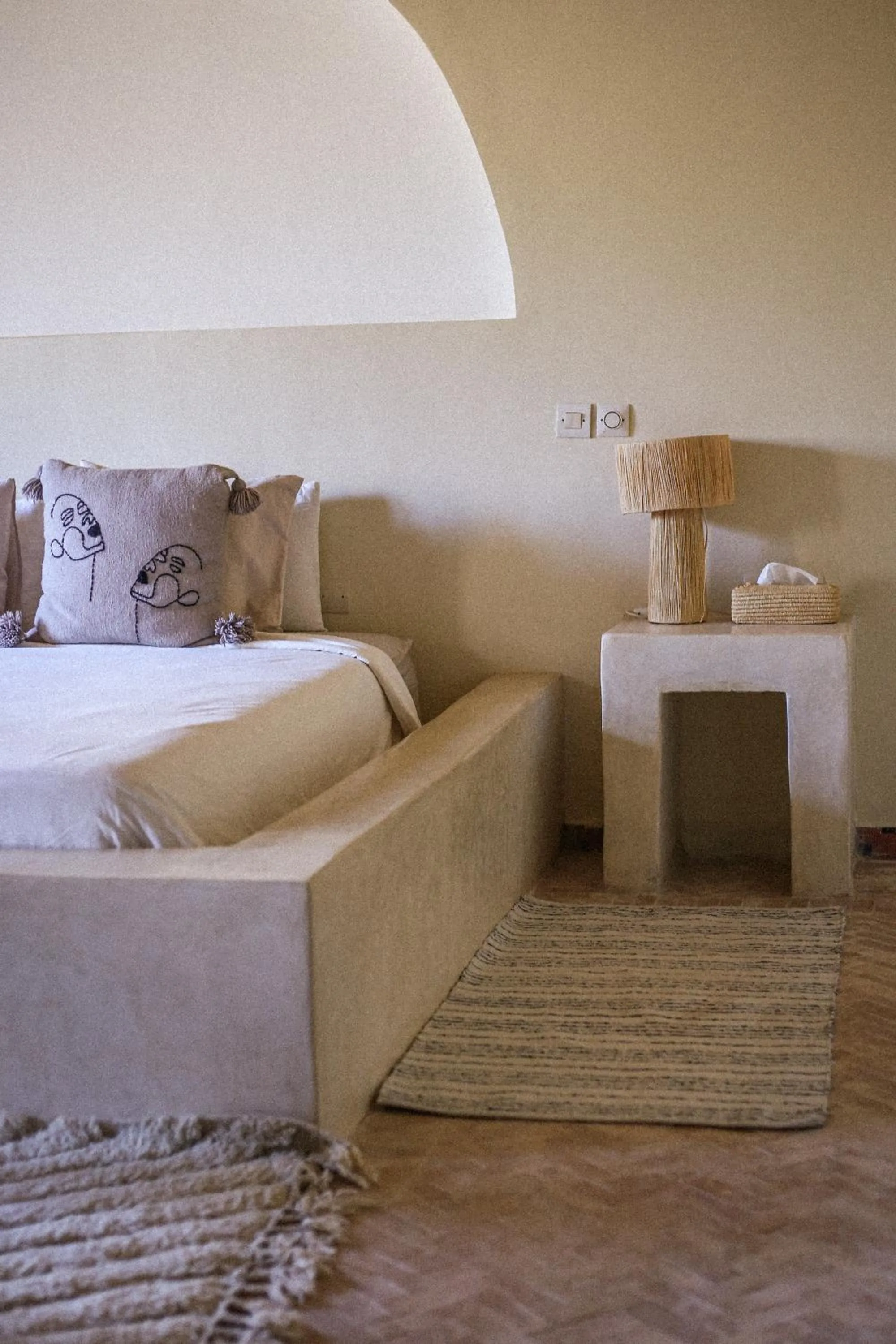 Bed in Kasbah des cyprès