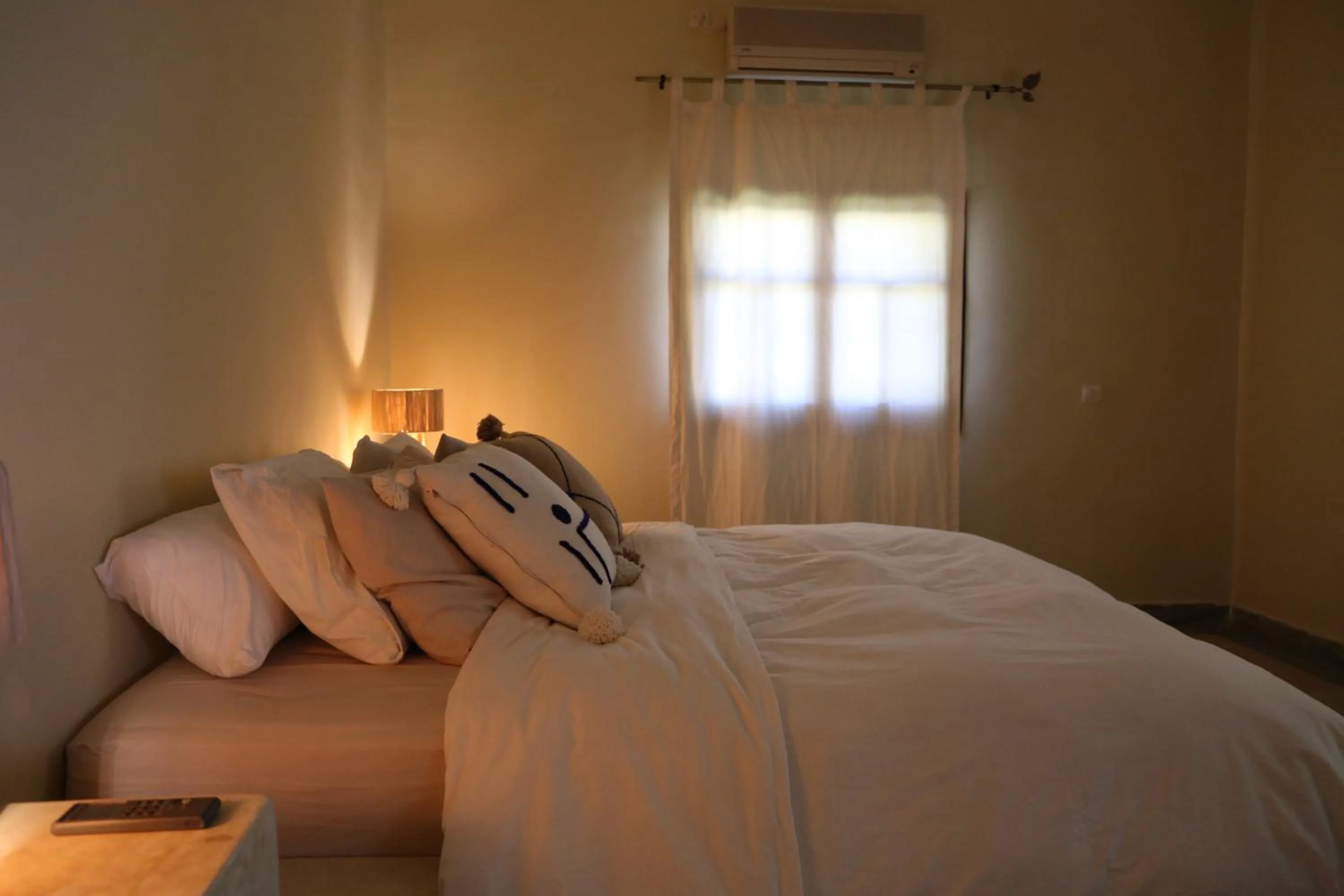 Bed in Kasbah des cyprès