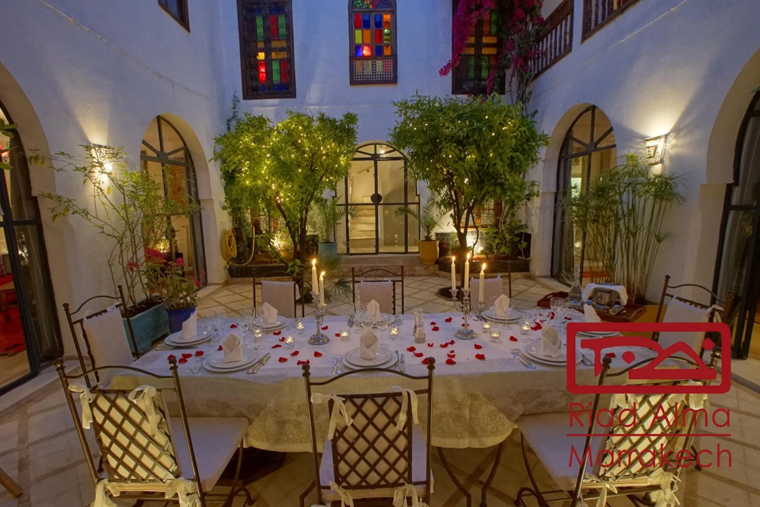 Restaurant/places to eat in Riad Alma
