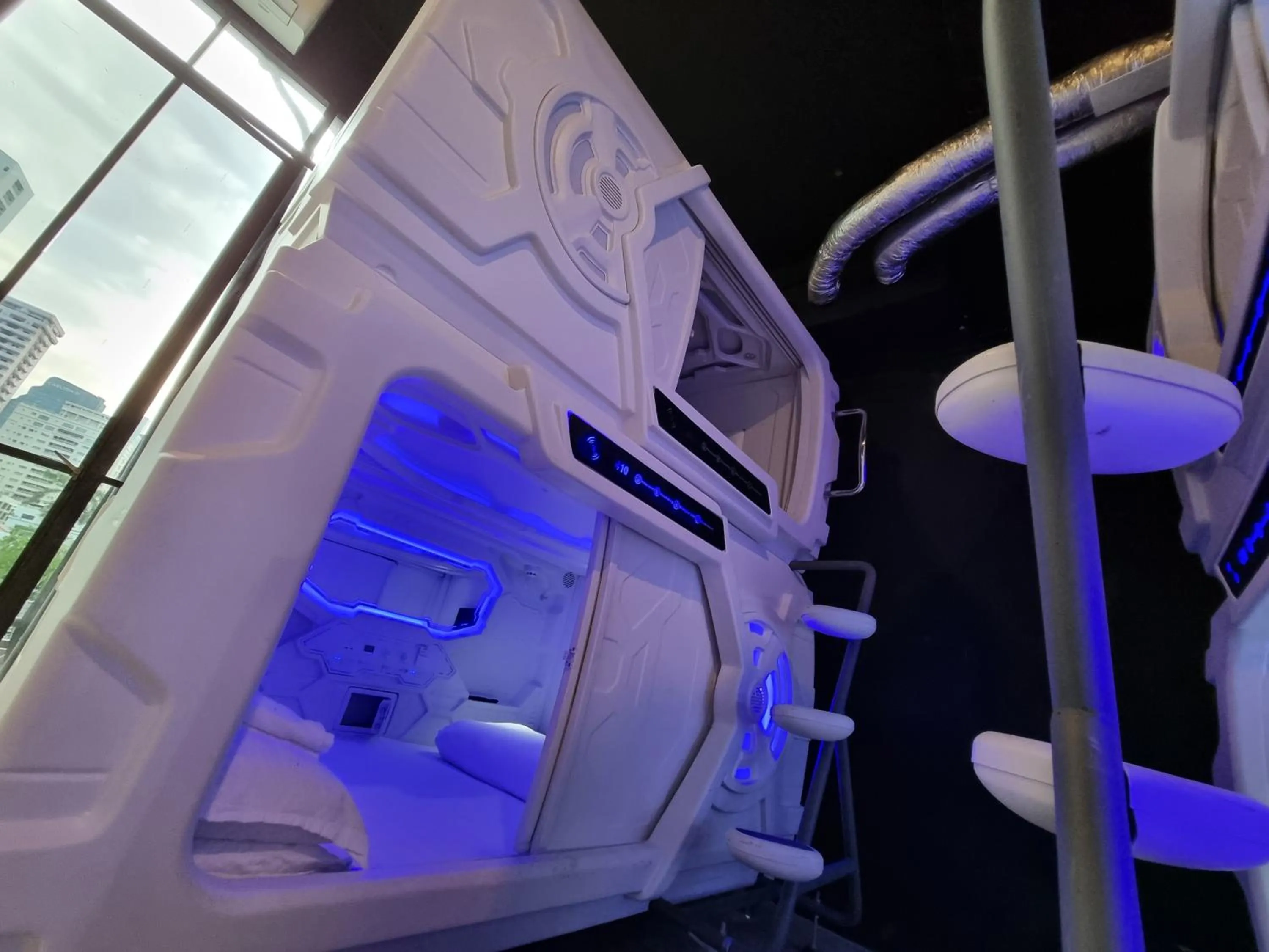 Bed in Met A Space Pod @Phrom Phong