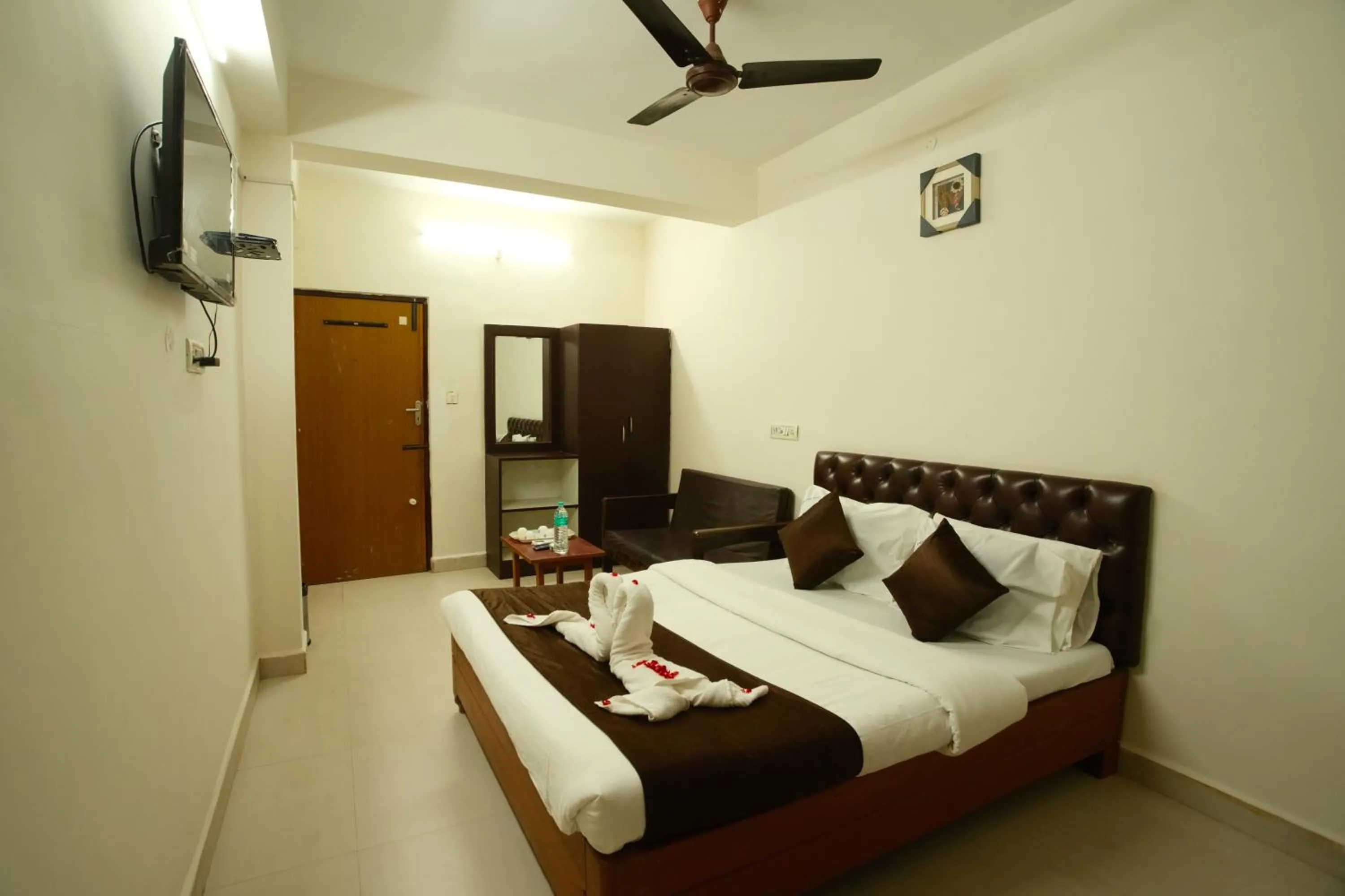 Bed in Ganesh Guest House