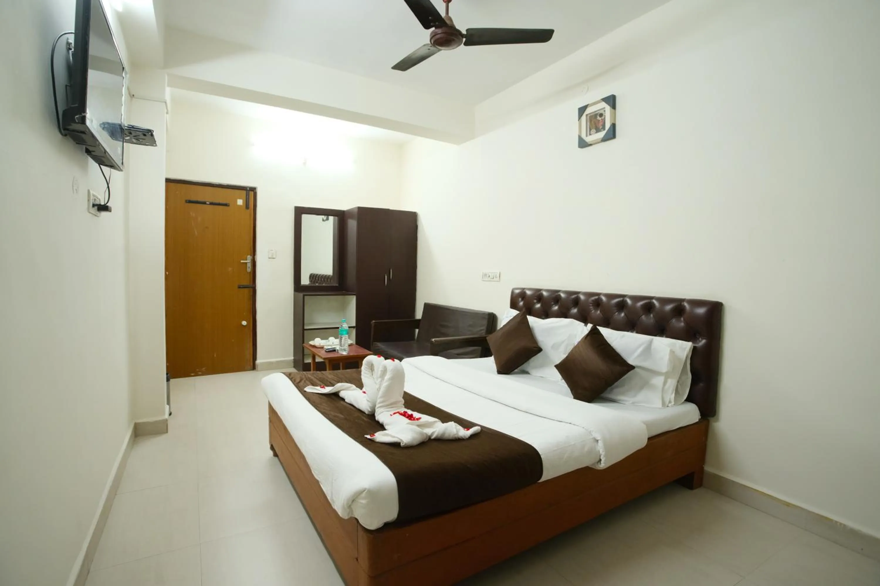 Bed in Ganesh Guest House