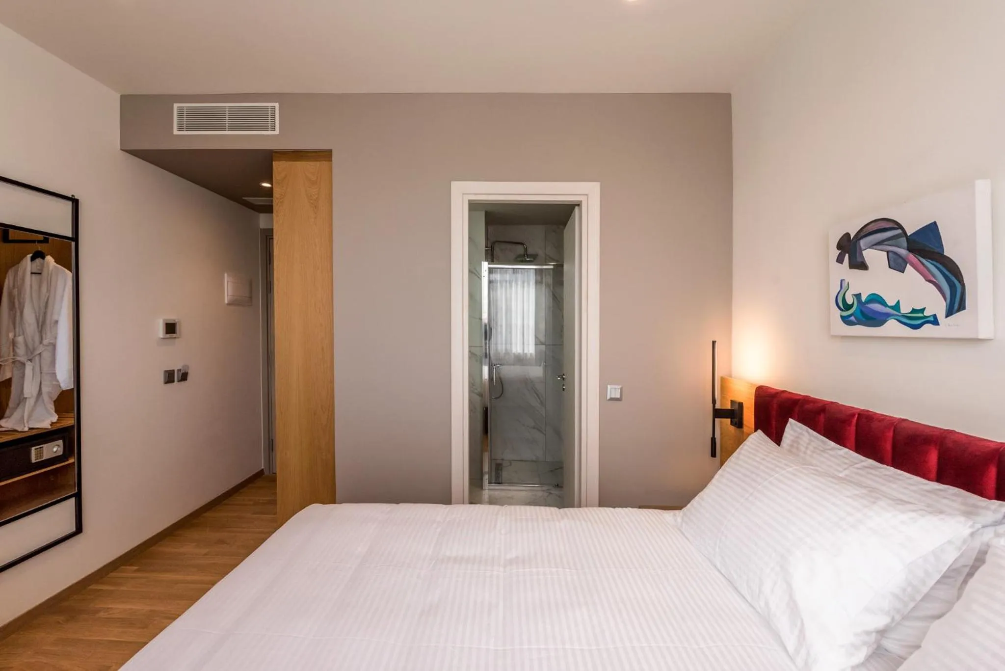 Bed in Urban Frame Acropolis