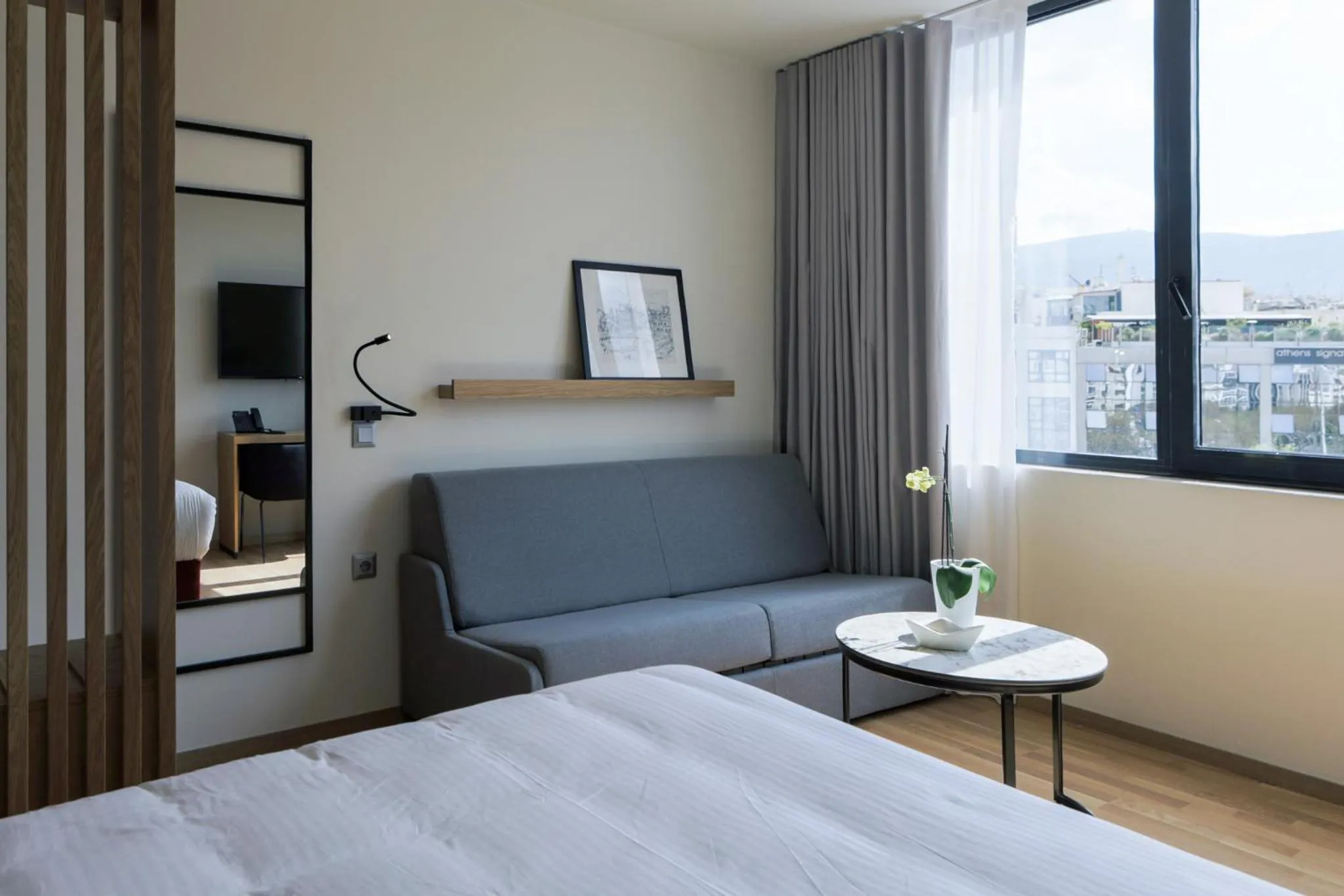 Bed in Urban Frame Acropolis