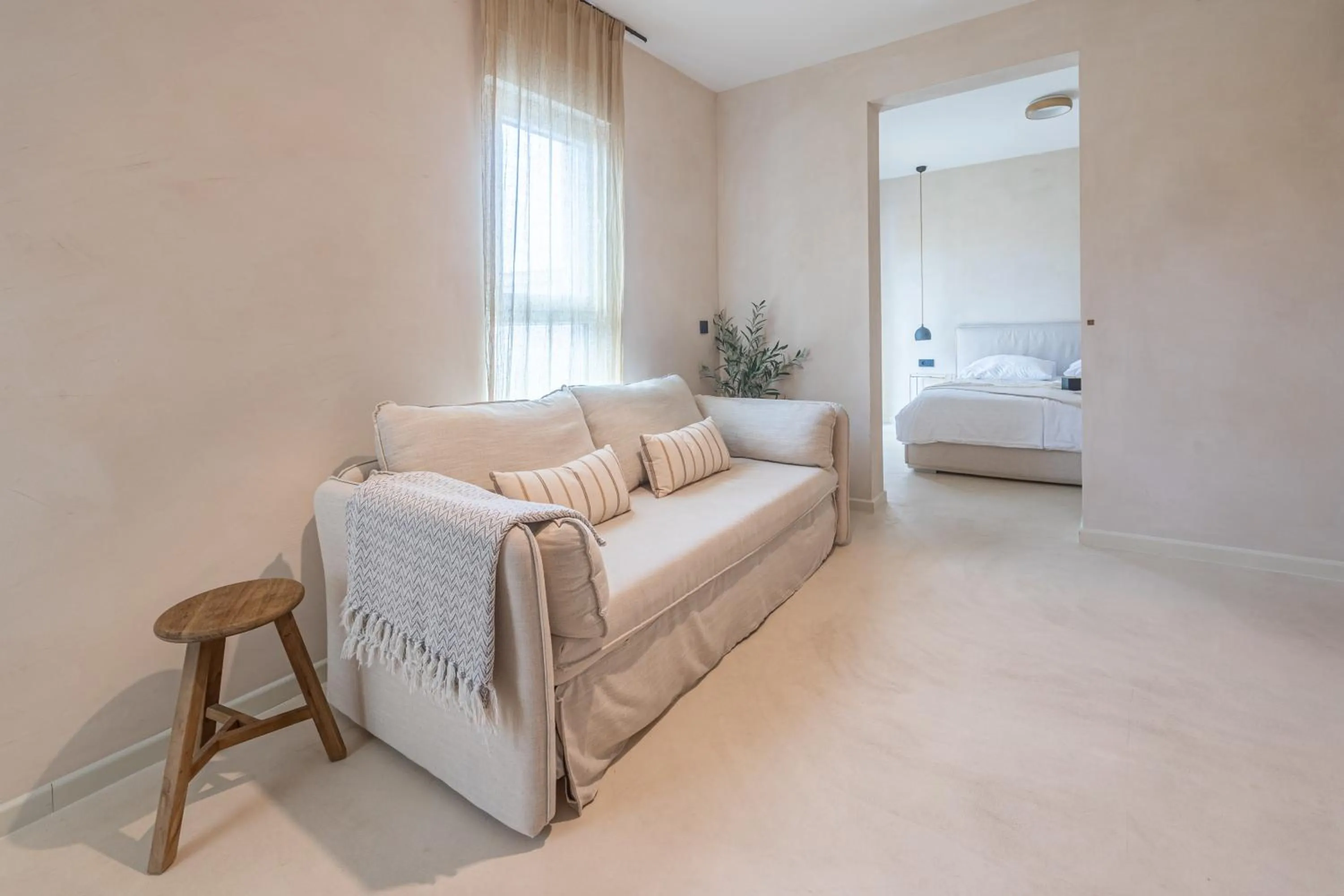 Bed in lo͝or luxury rooms