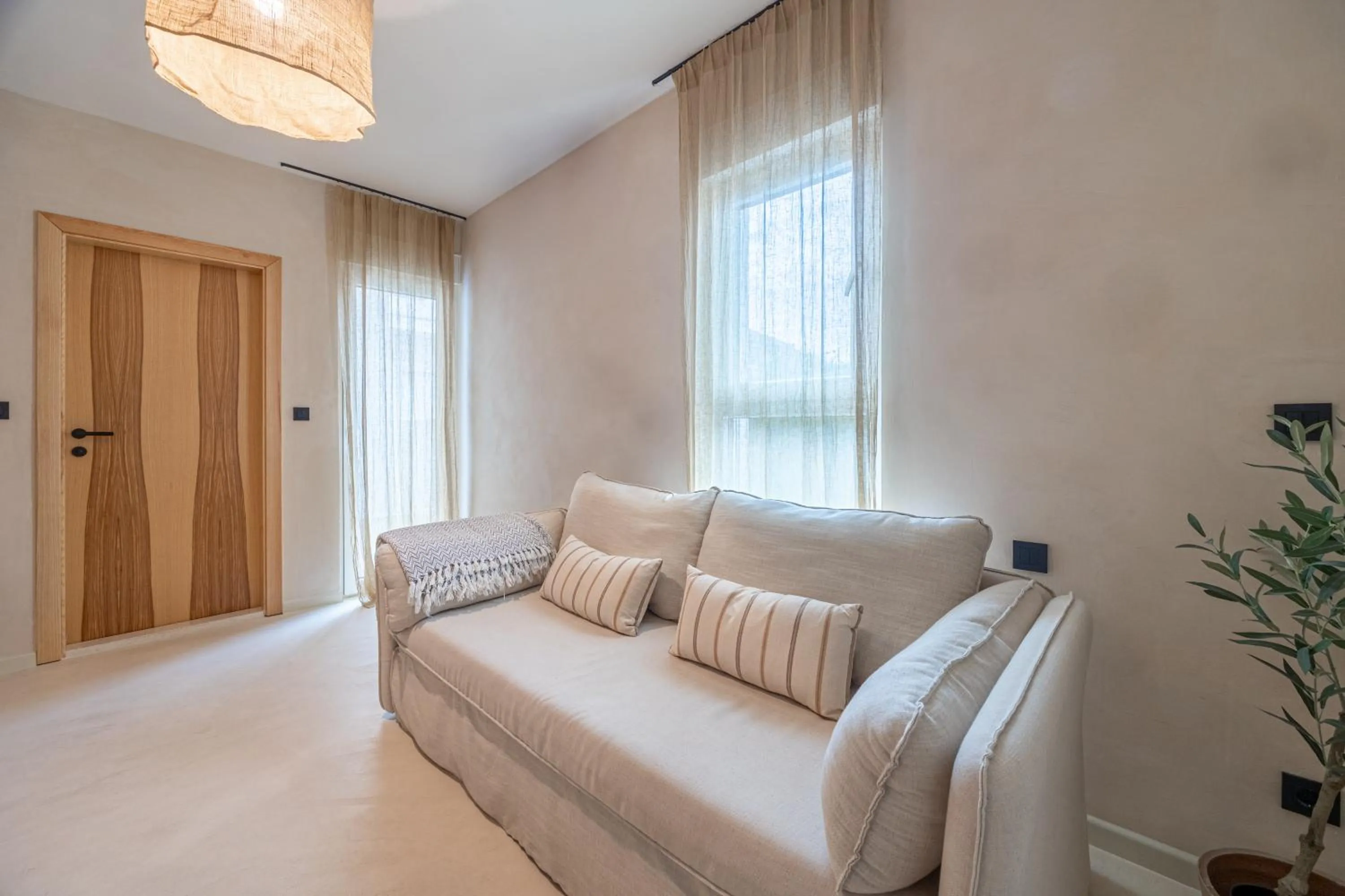 Bed in lo͝or luxury rooms