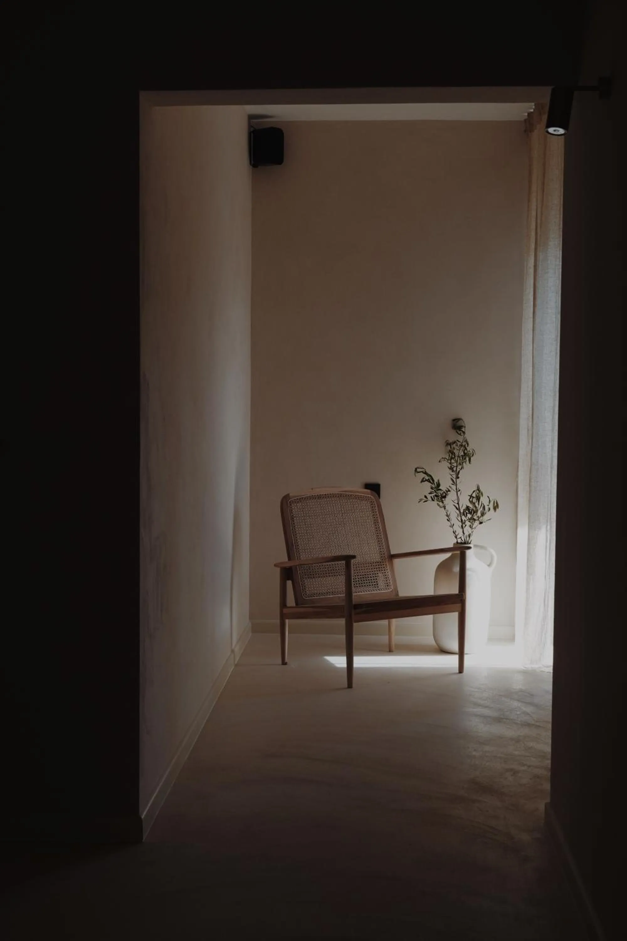 Seating area in lo͝or luxury rooms