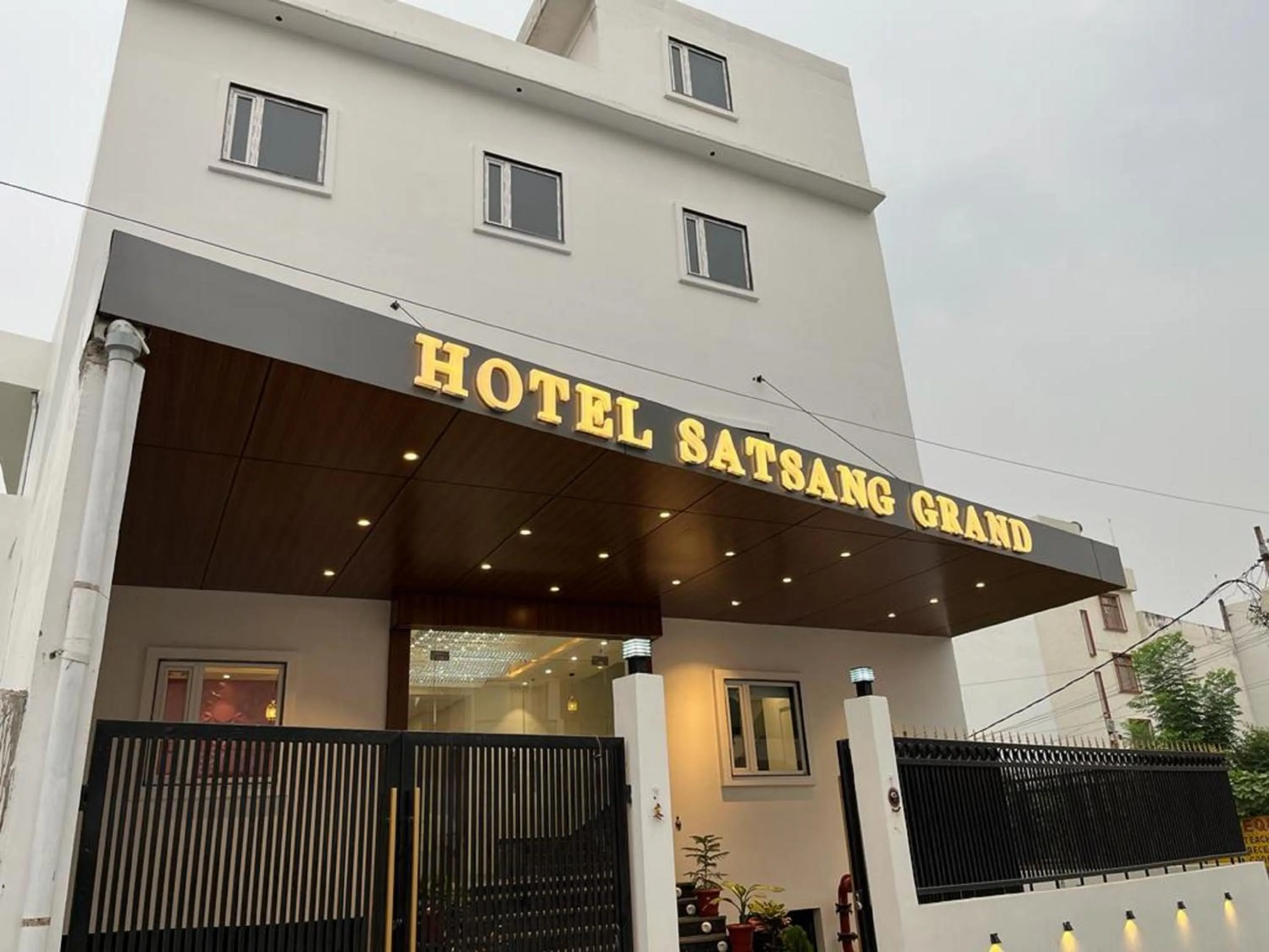 Property building in Hotel Satsang Grand