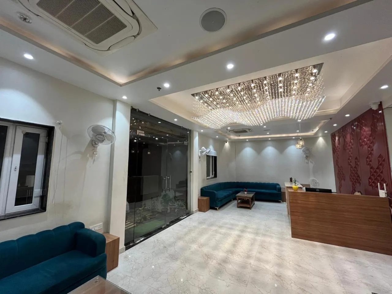 Living room in Hotel Satsang Grand