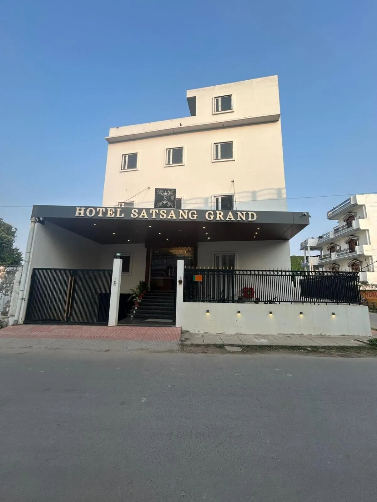 Property building in Hotel Satsang Grand