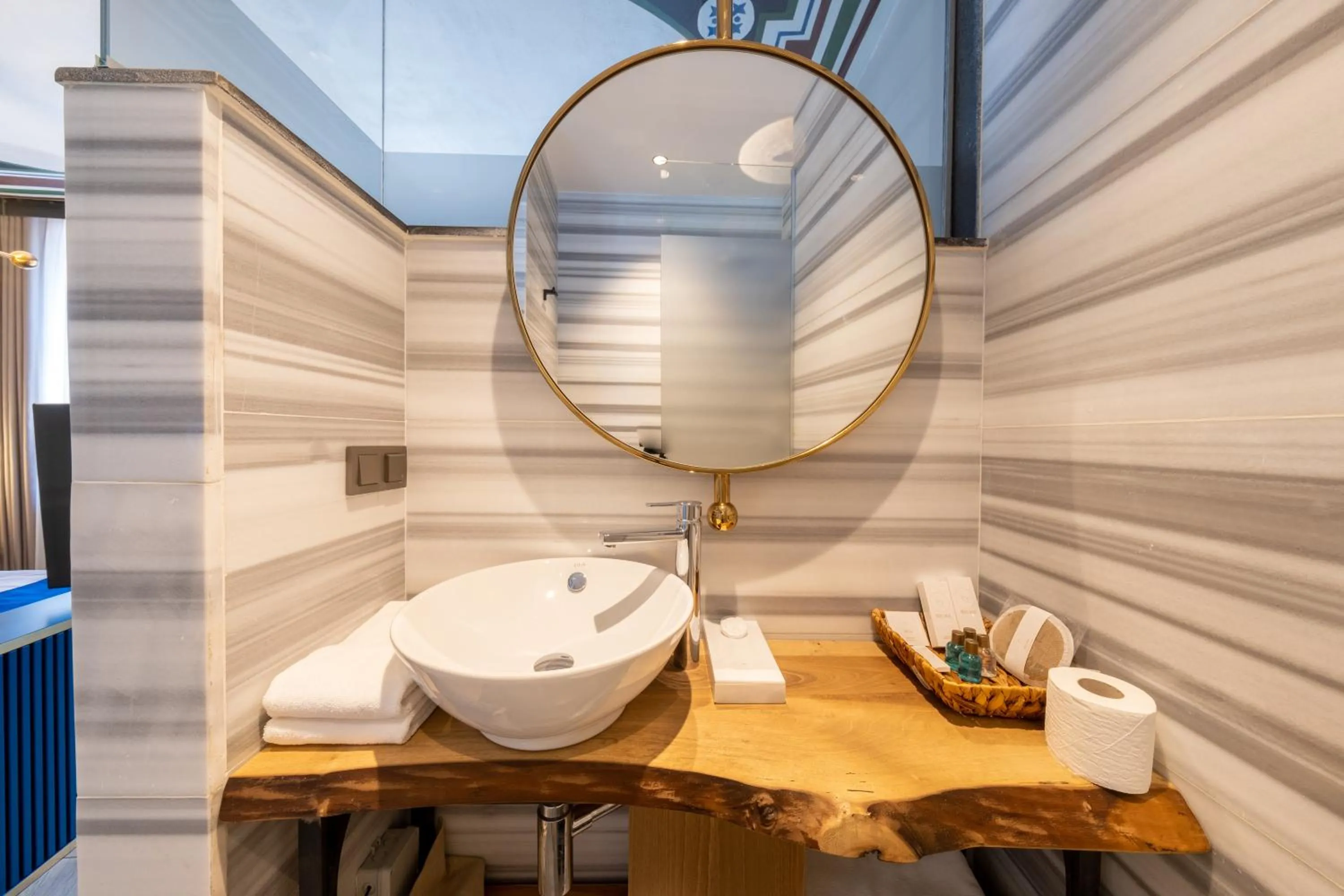 Bathroom in Hotel Balo