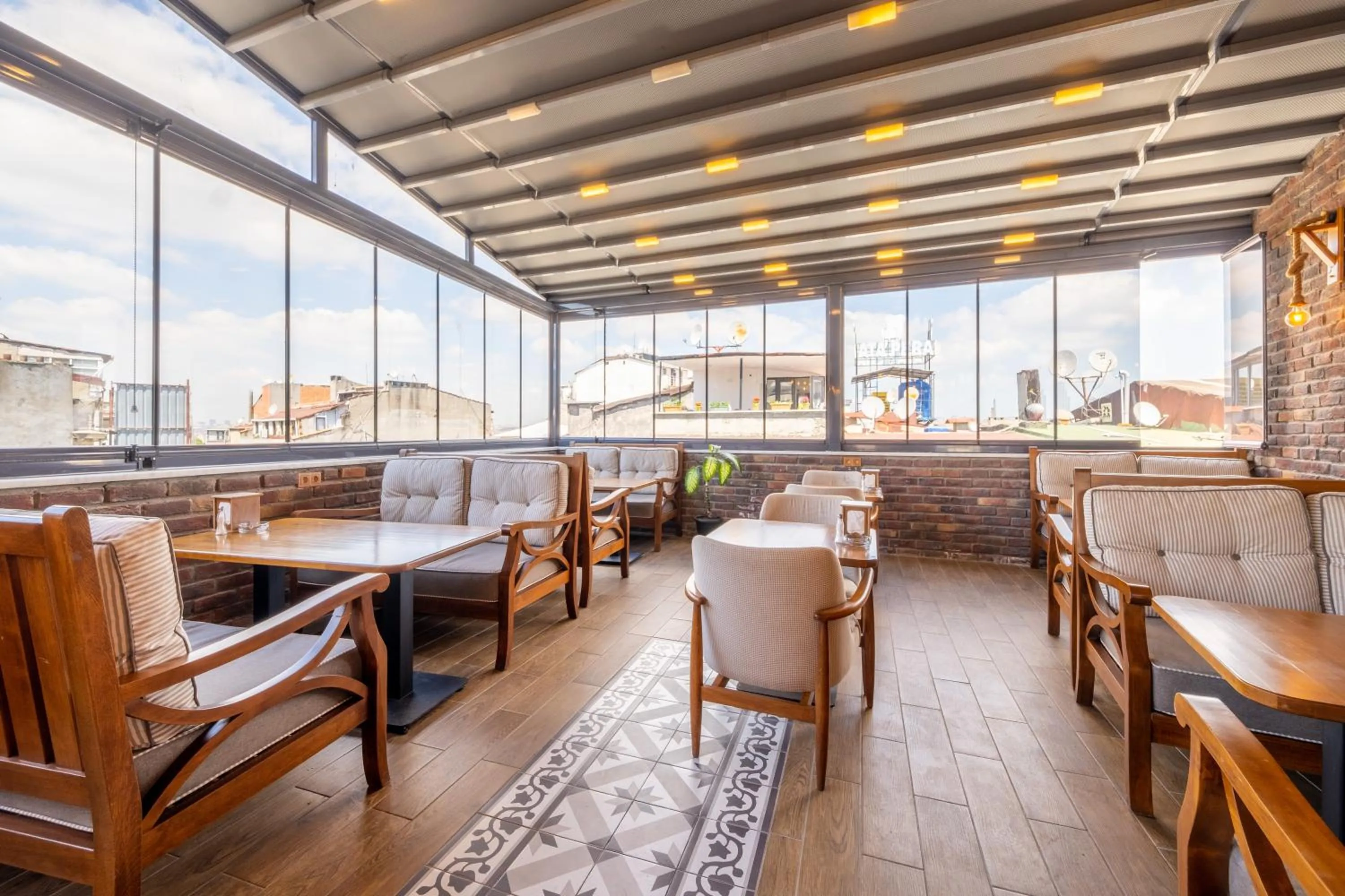 Restaurant/places to eat in Hotel Balo