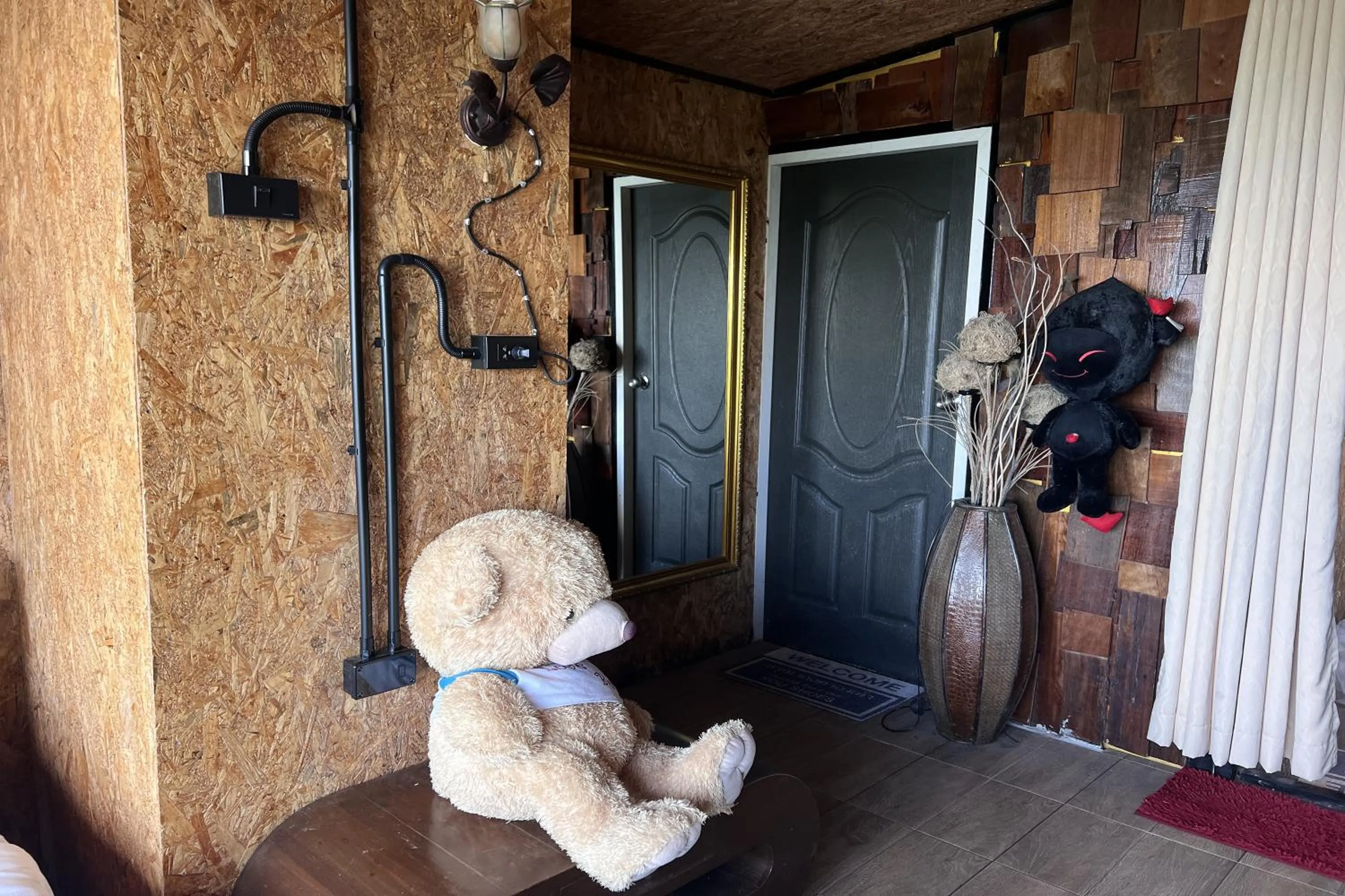 wardrobe in Kuan Khan Lao The Nine Bistro ควนคานหลาว เดอะไนท์ บิสโทร