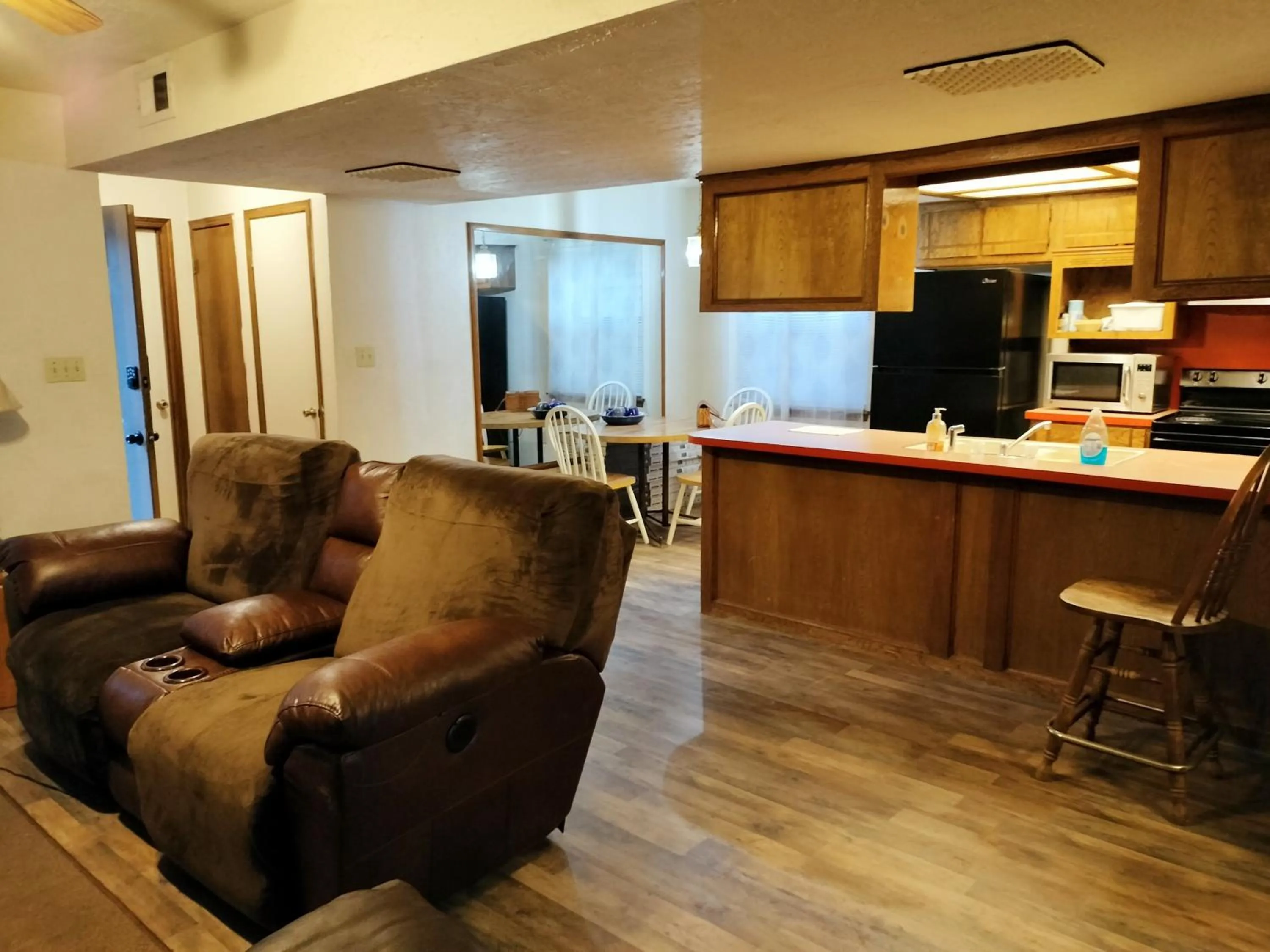 Golden Sunflower's Apt C