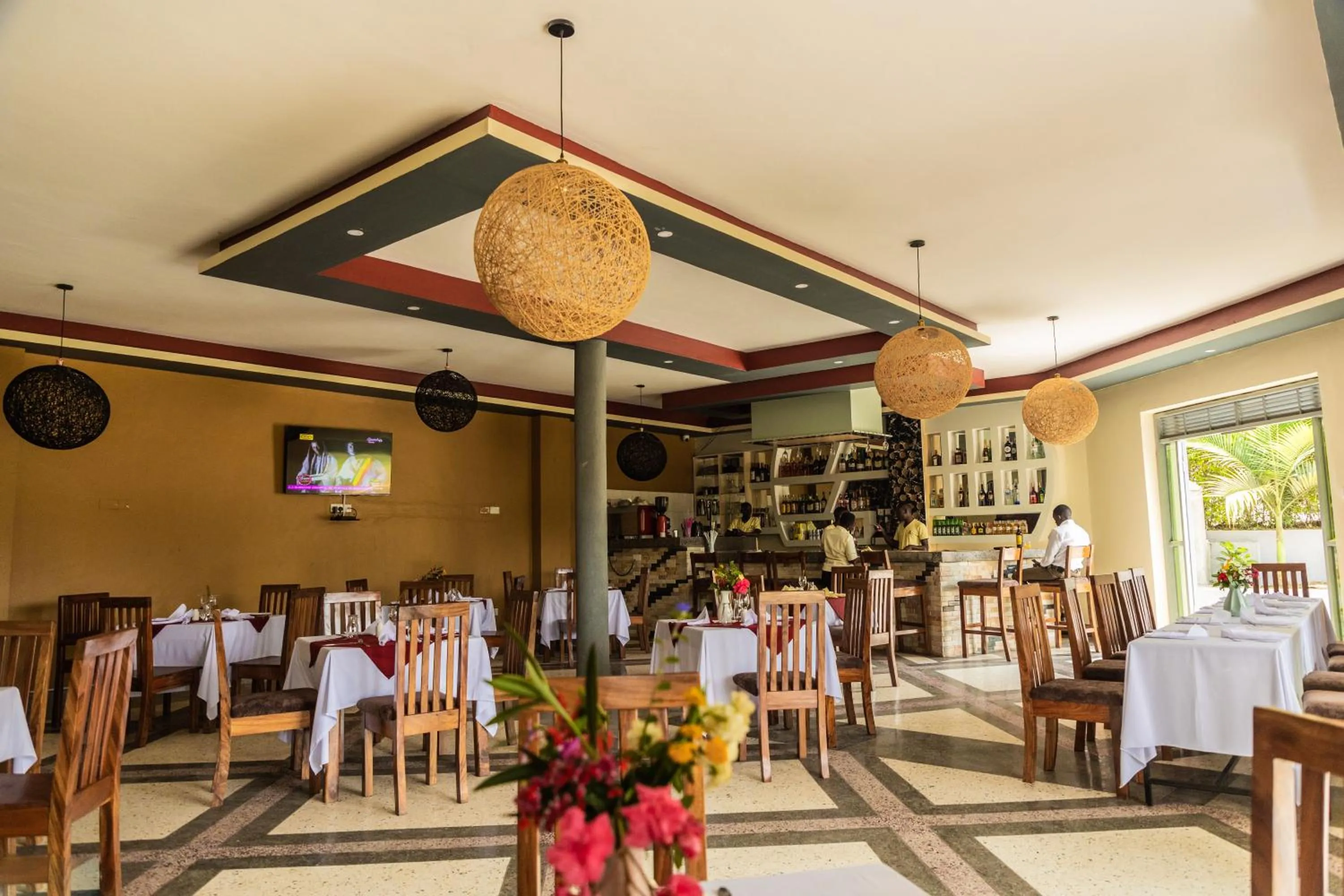 Restaurant/places to eat in Ekhaya Crescent Hotel