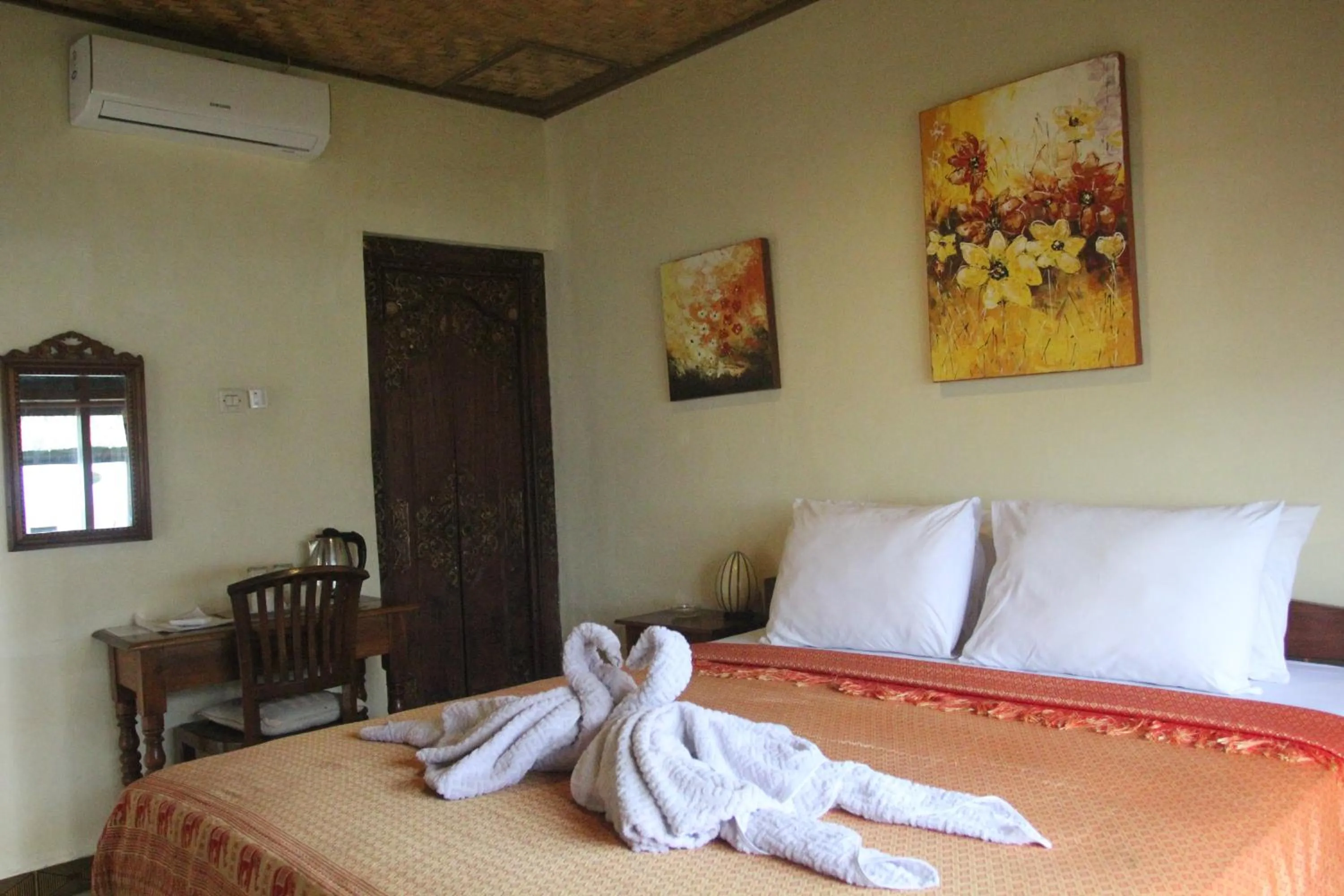 Bed in Temple Cafe & Seaside Cottages