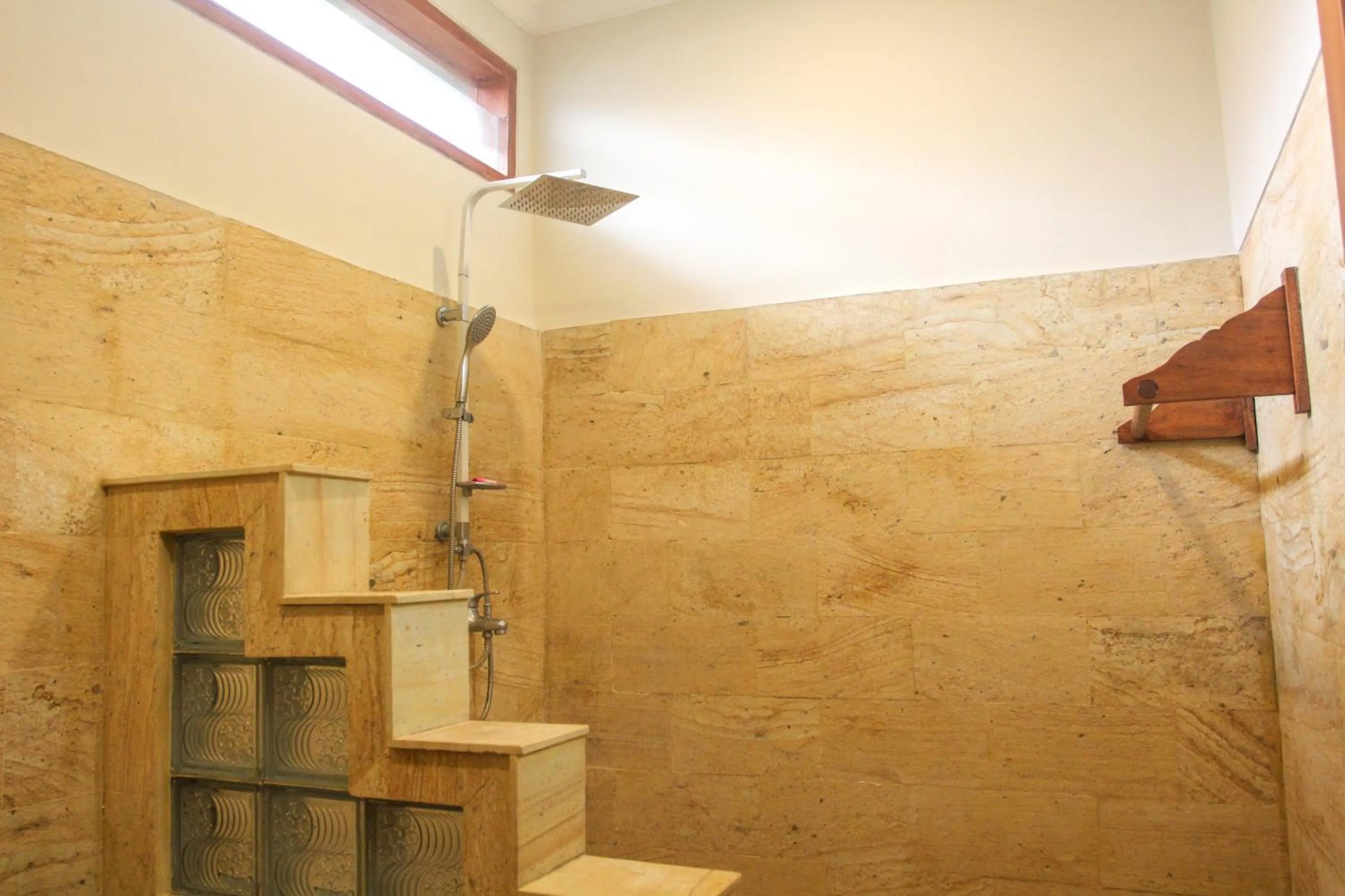 Shower in Temple Cafe & Seaside Cottages