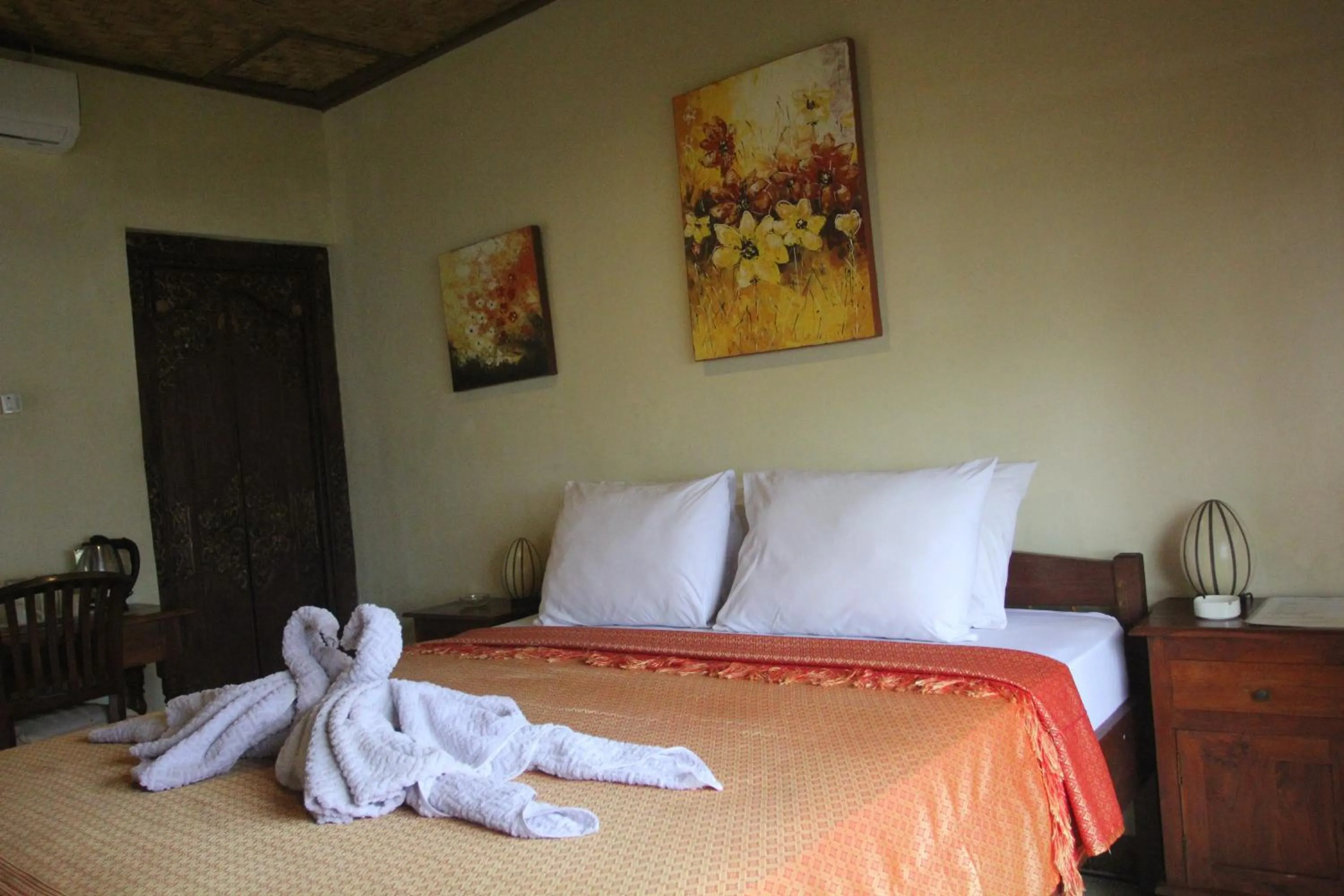 Bed in Temple Cafe & Seaside Cottages