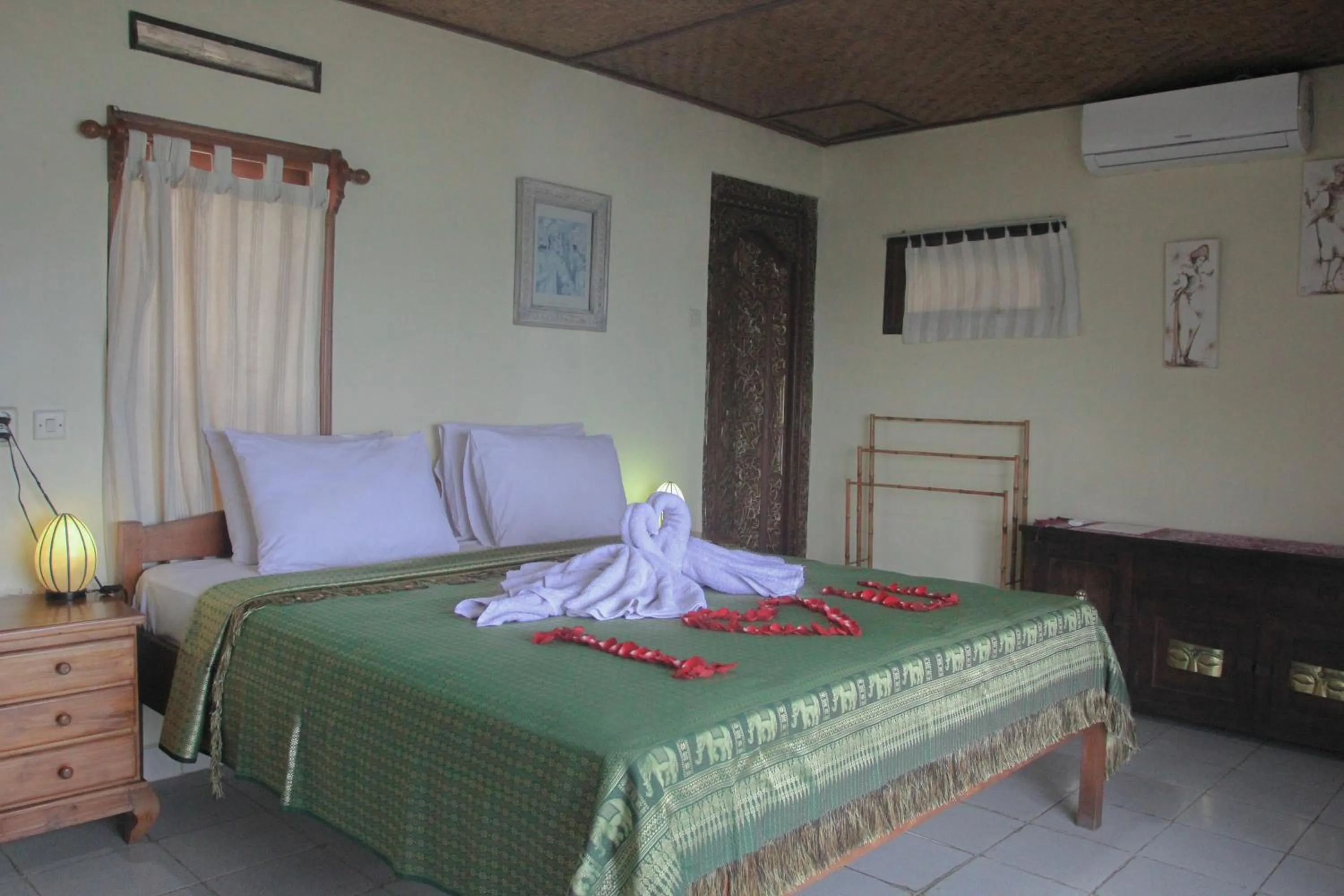 Bed in Temple Cafe & Seaside Cottages