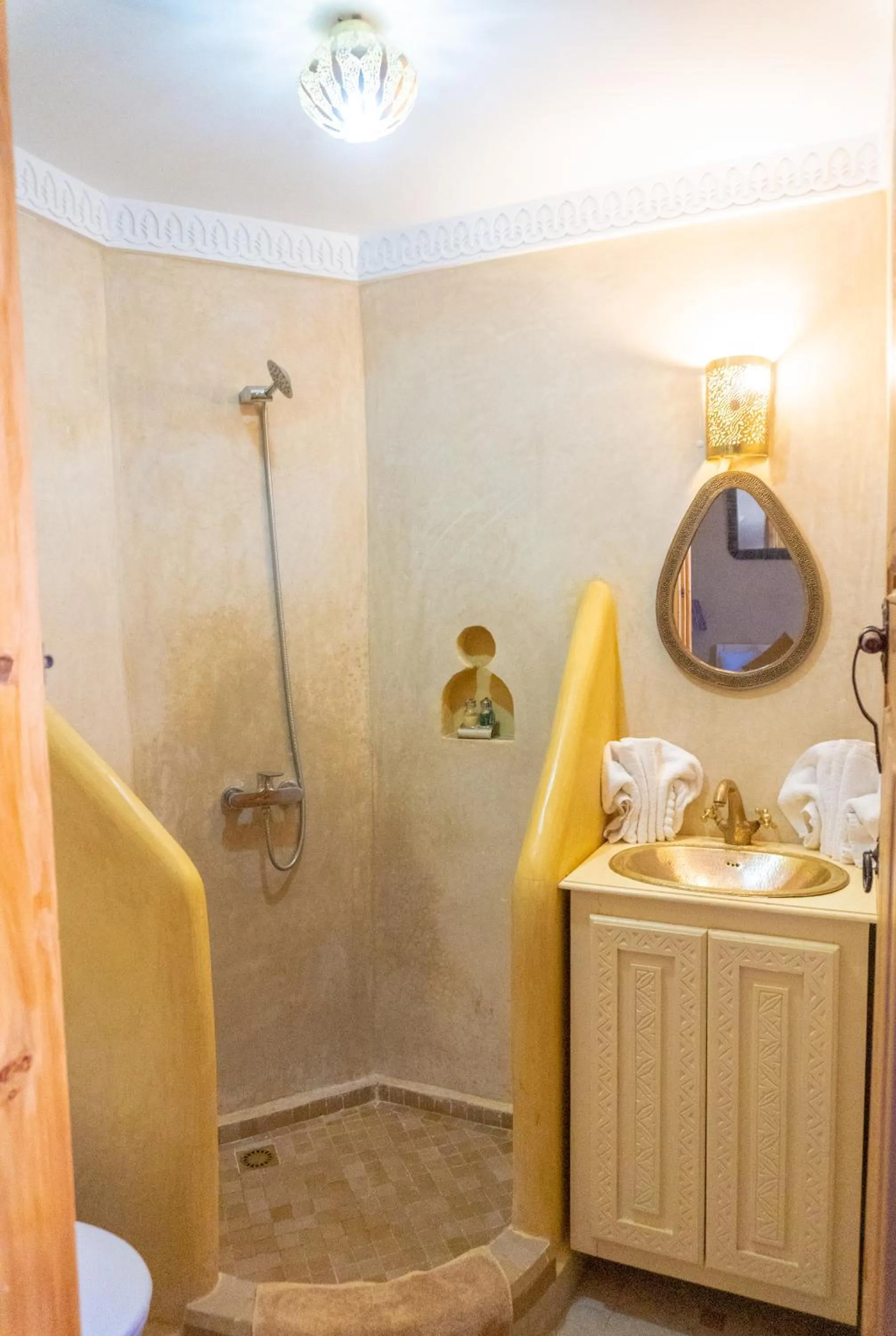 Shower in Riad Louaya
