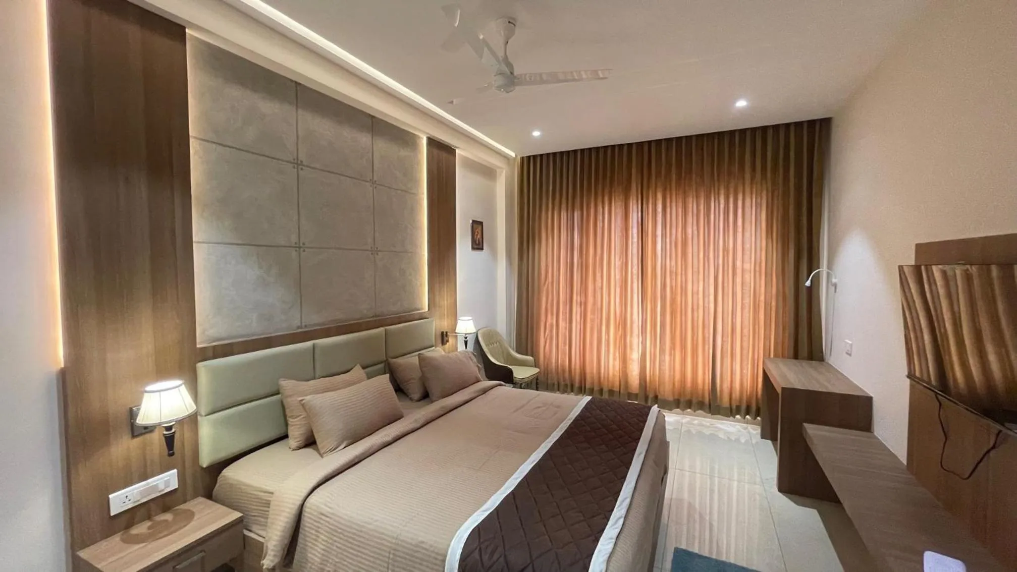 Bed in HOTEL VAHINI GRAND