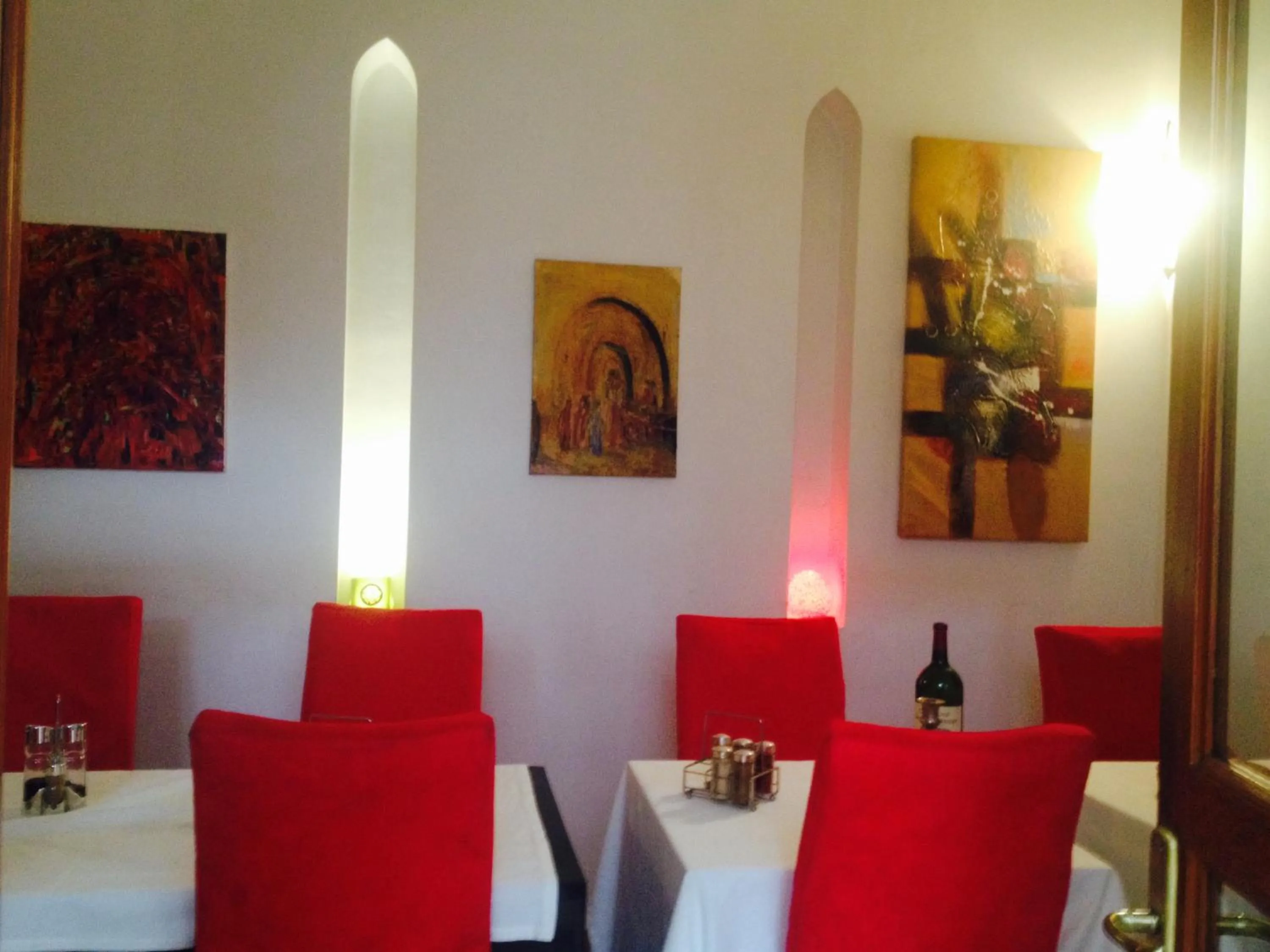 Restaurant/places to eat in Riad Mariana