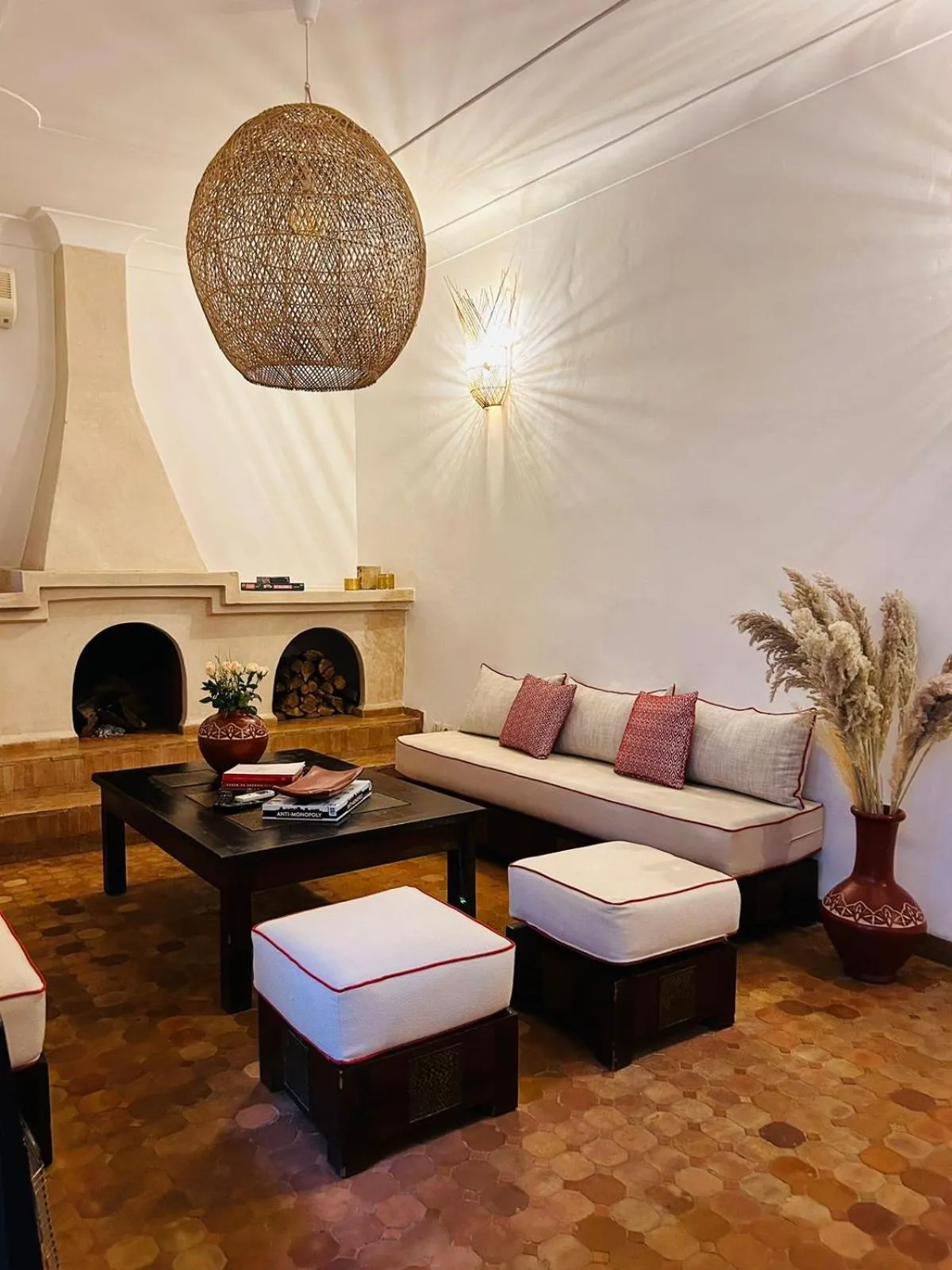 Communal lounge/ TV room in Riad Bamaga