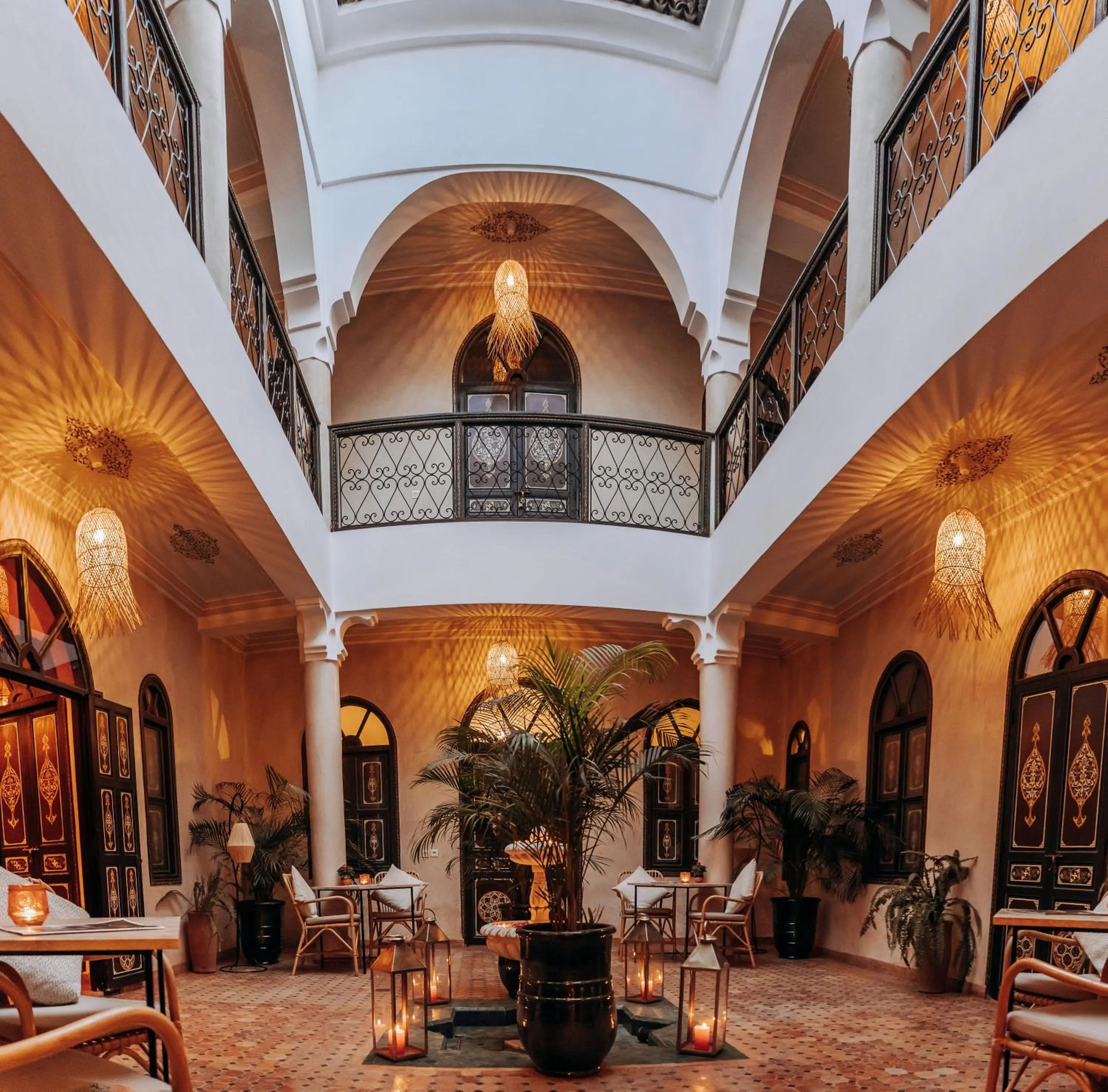 Restaurant/places to eat in Riad Bamaga