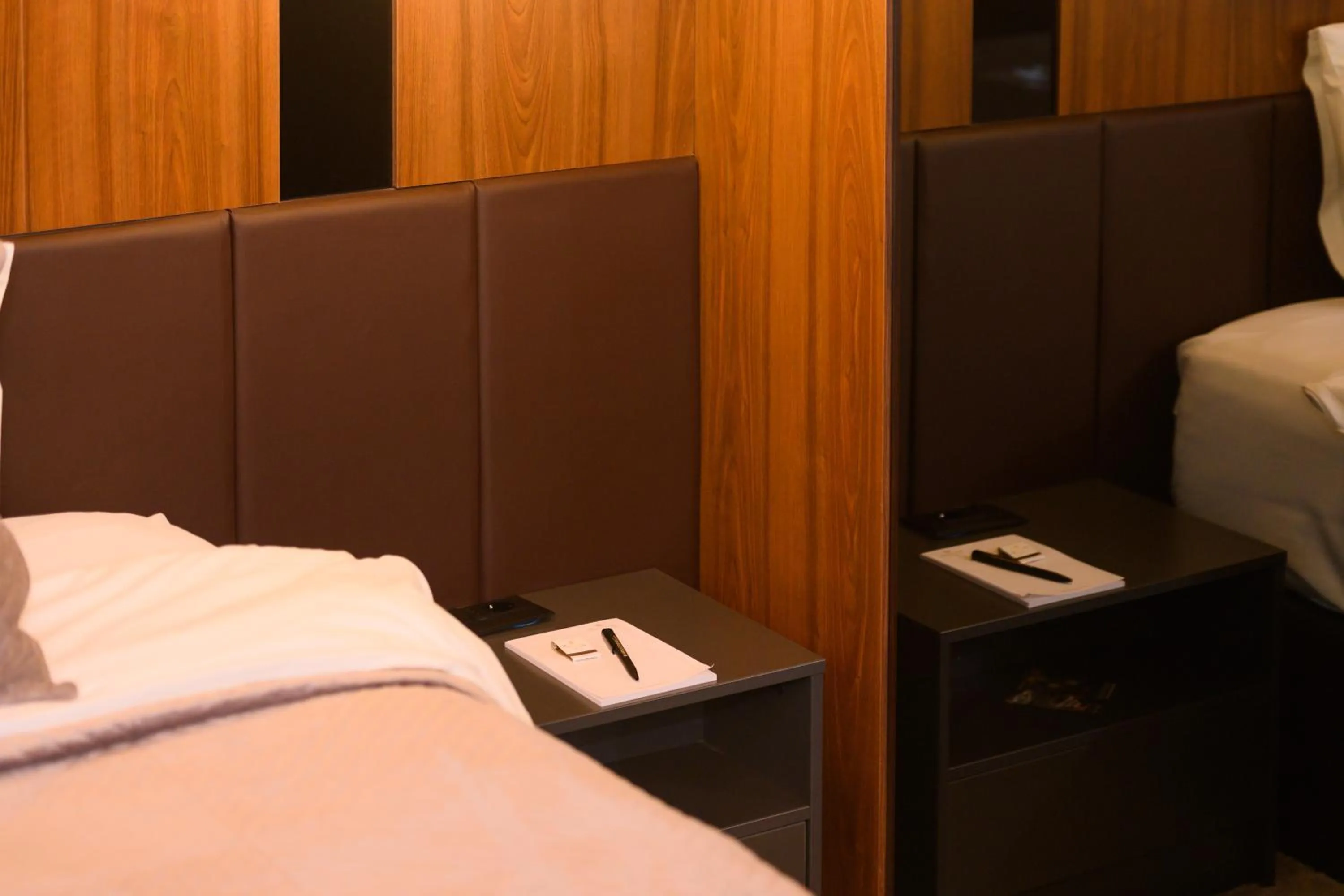 Property building, Bed in Hotel Macedonia Square