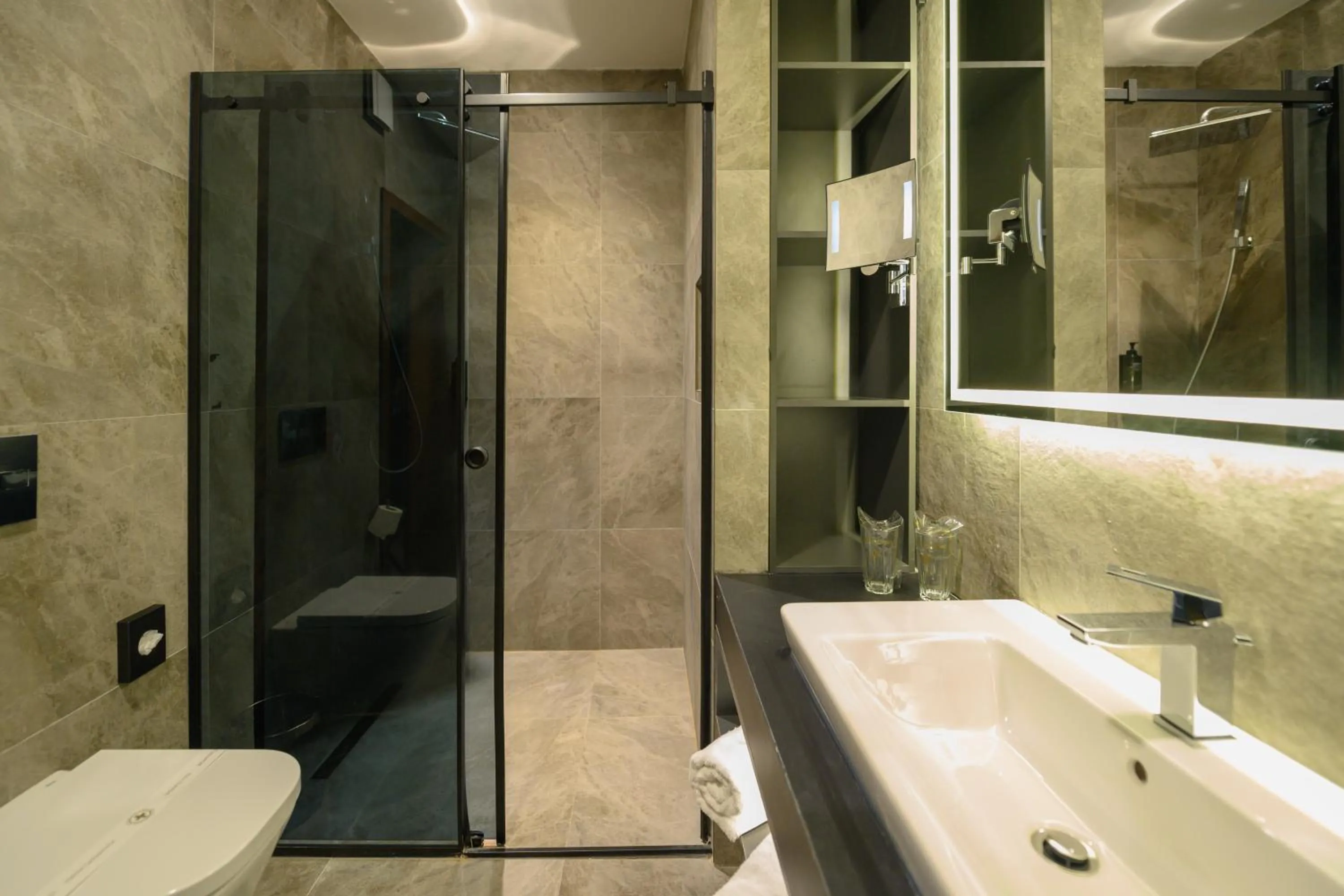 Bathroom in Hotel Macedonia Square