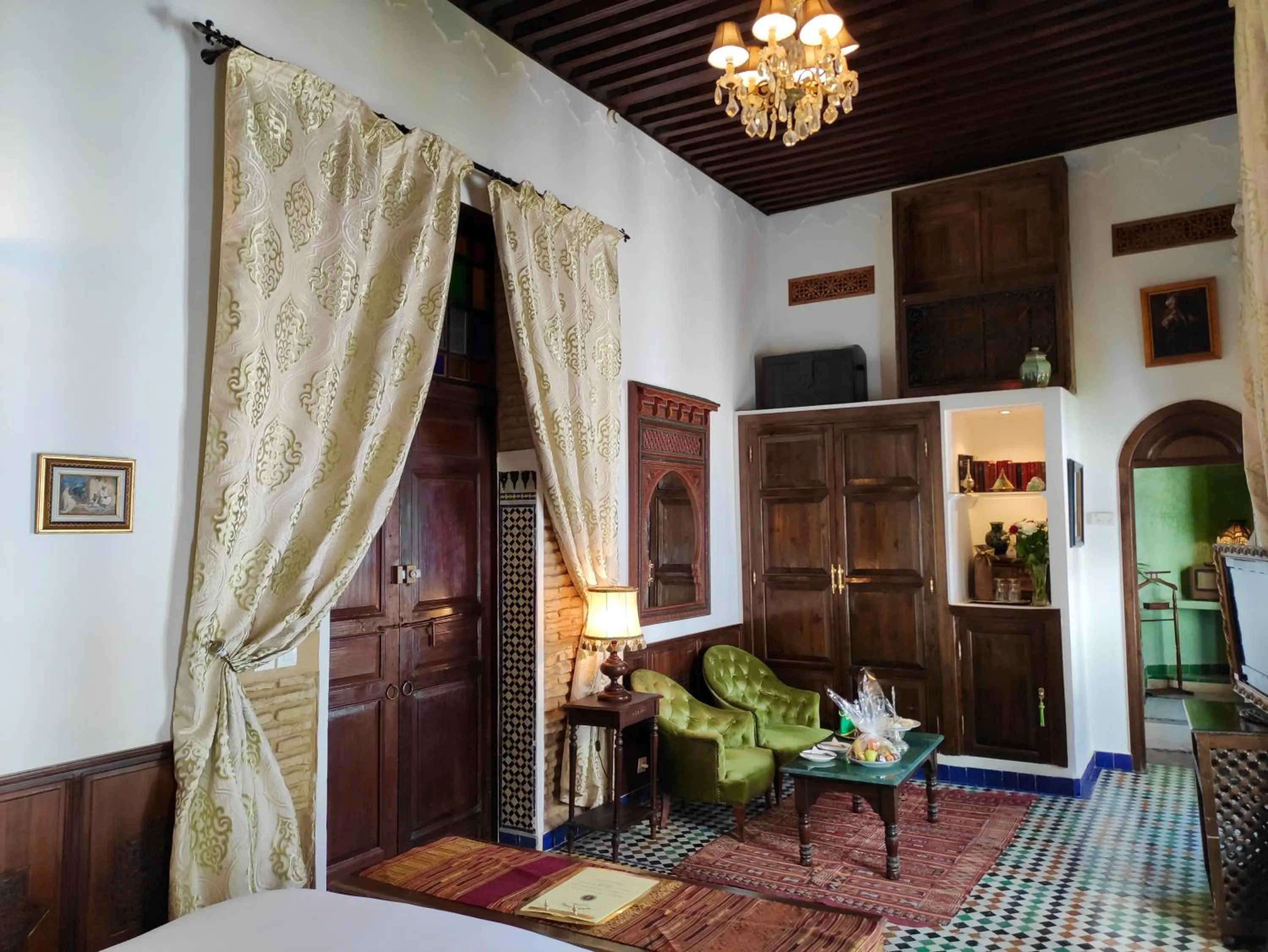 Seating area, Bed in Riad Le Calife