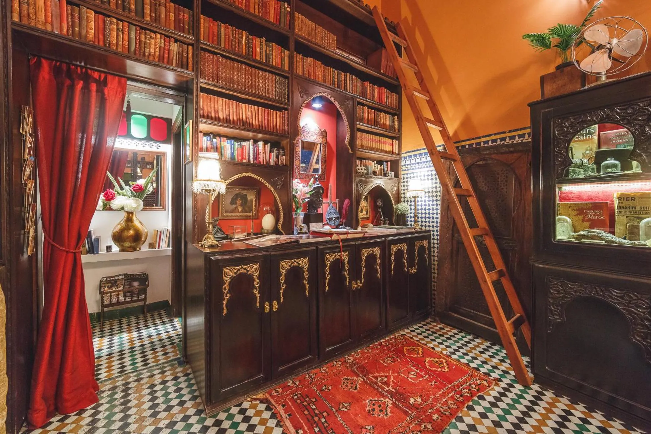 Library in Riad Le Calife