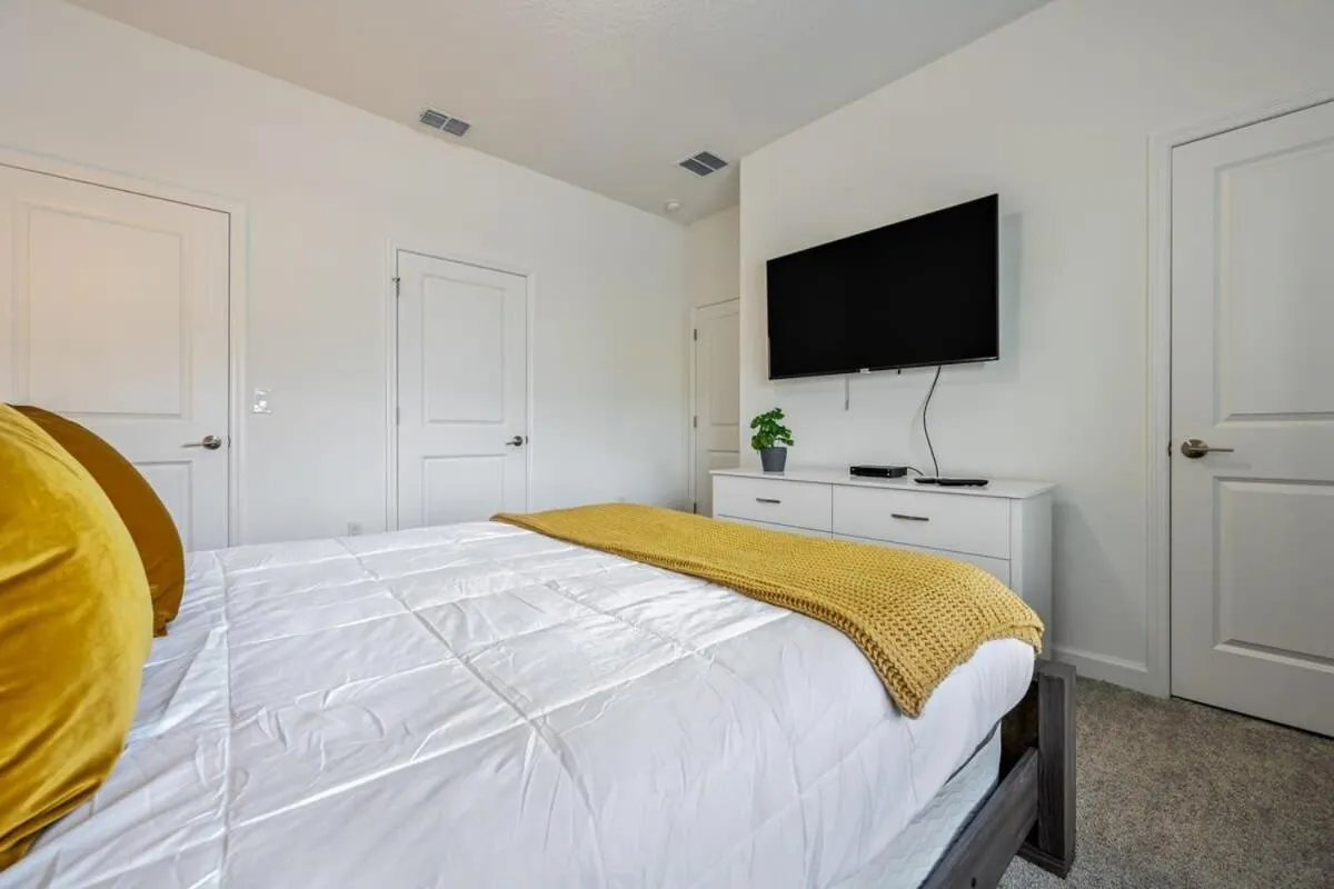 Bed in Brand new home themed bedrooms prime location