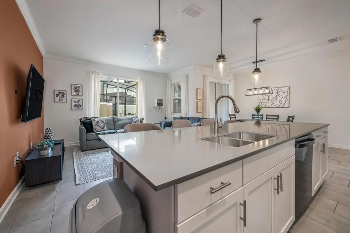 Brand new home themed bedrooms prime location