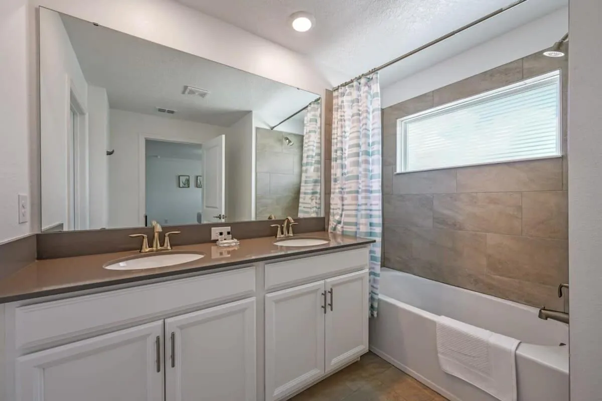 Brand new home themed bedrooms prime location