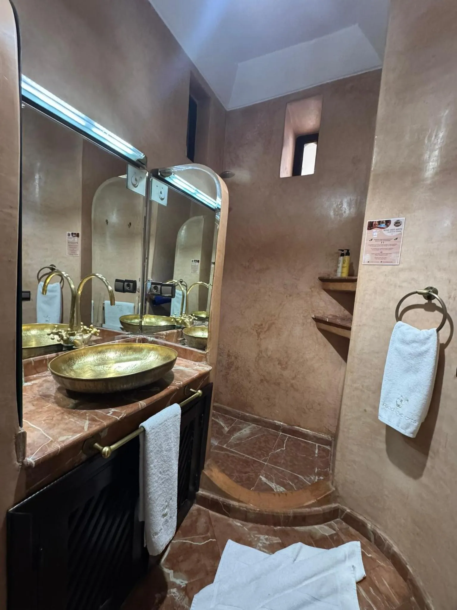 Shower in Riad Des Arts