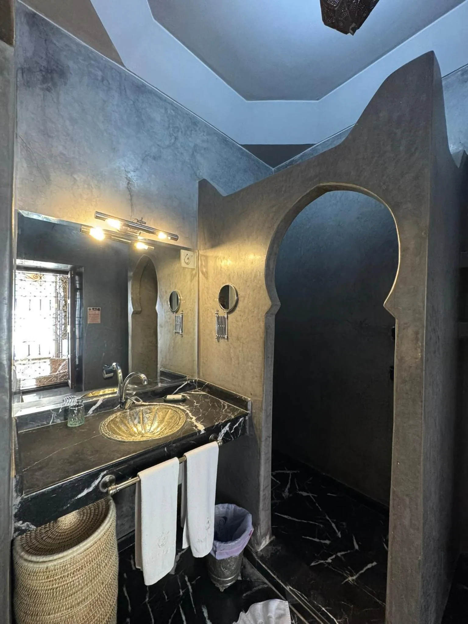 Bathroom in Riad Des Arts