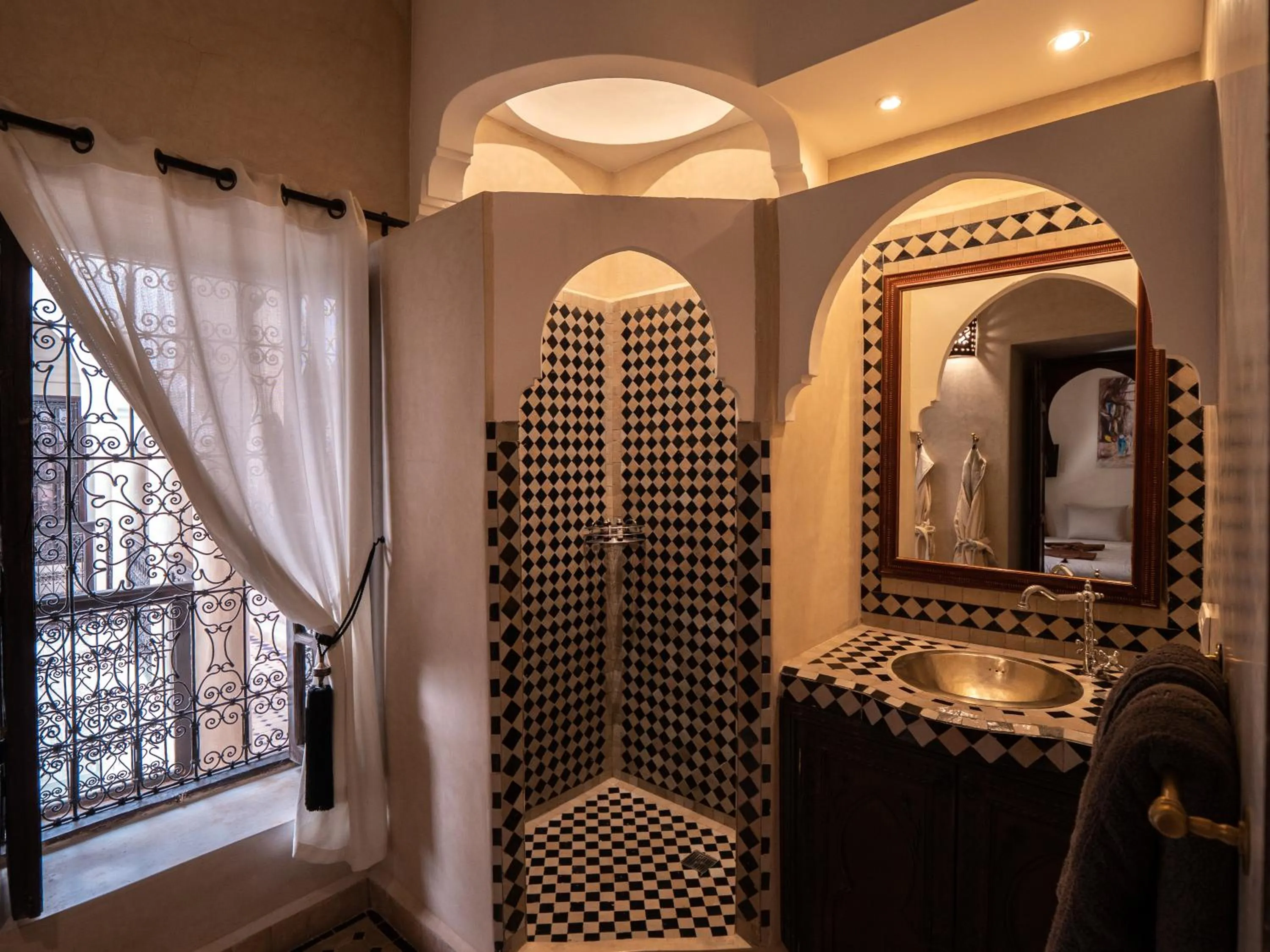 Shower in Riad Casa Lalla