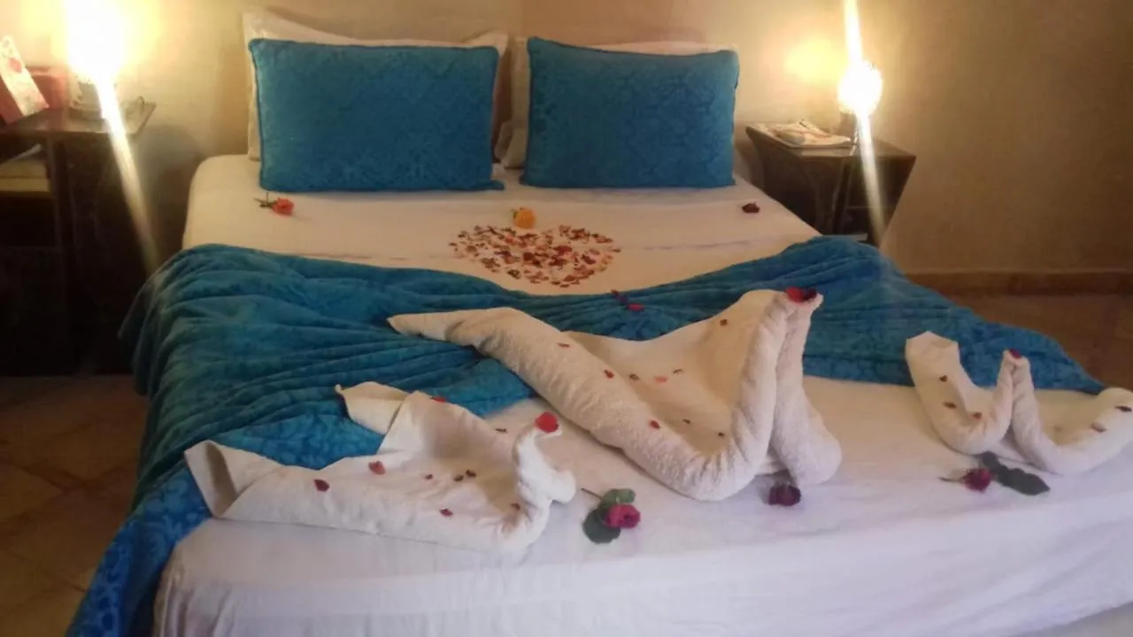 Photo of the whole room, Bed in Riad Chalymar