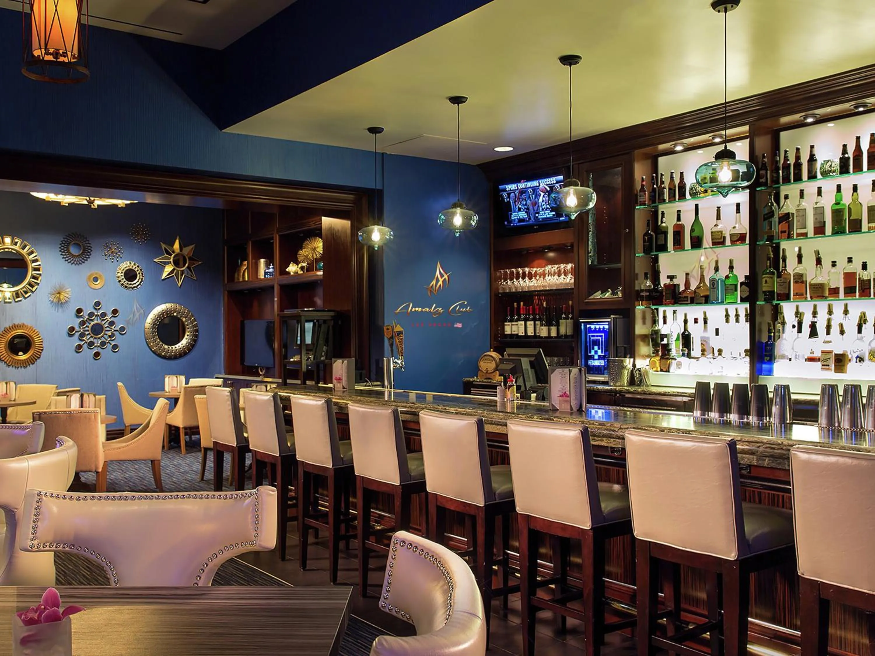 Lounge or bar in Amalz 2 Bedroom 3 Bathroom Balcony Suites at Mgm Signature !