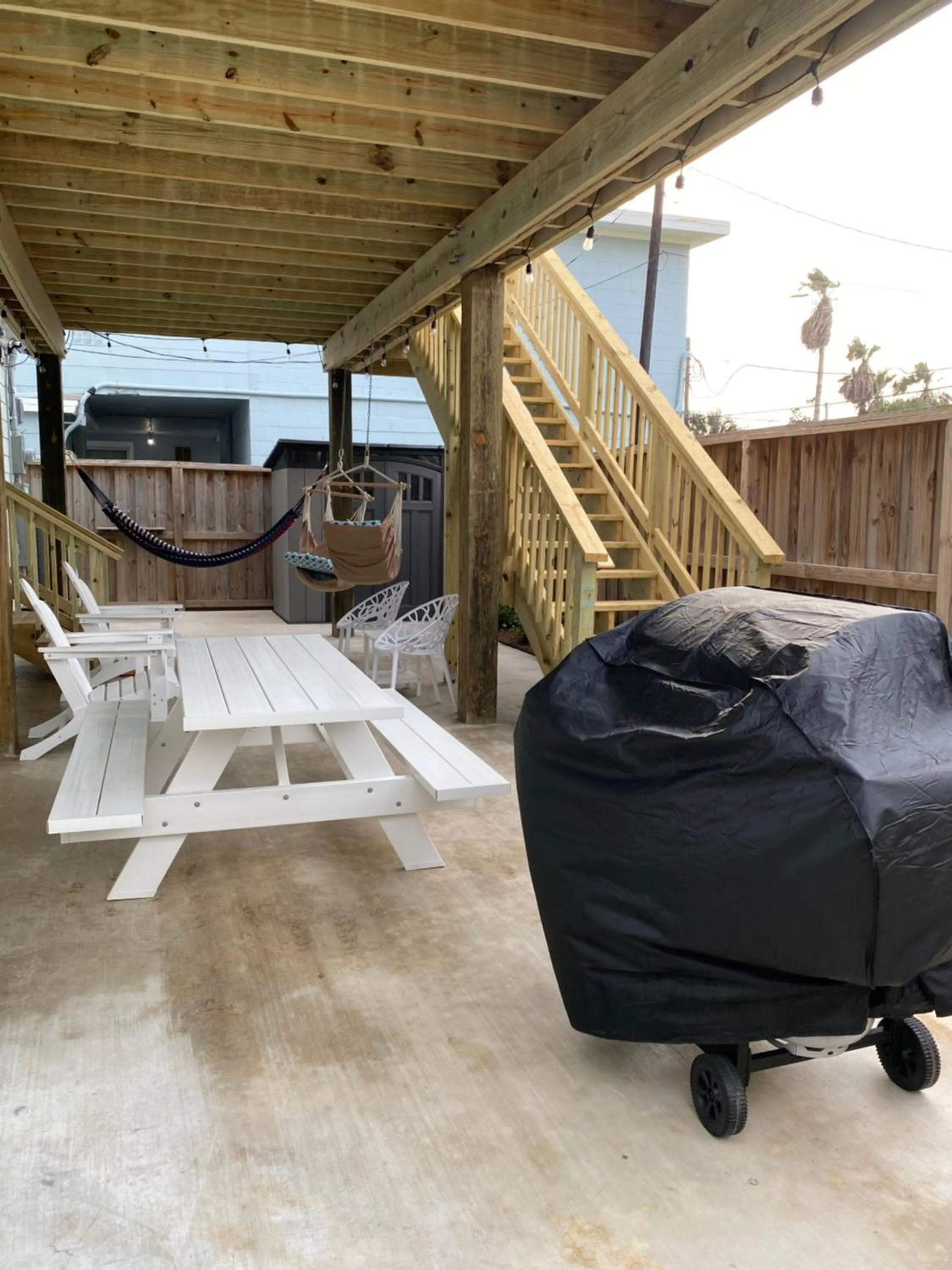 Patio in Ocean view, newly renovated home, central location, plenty of parkings