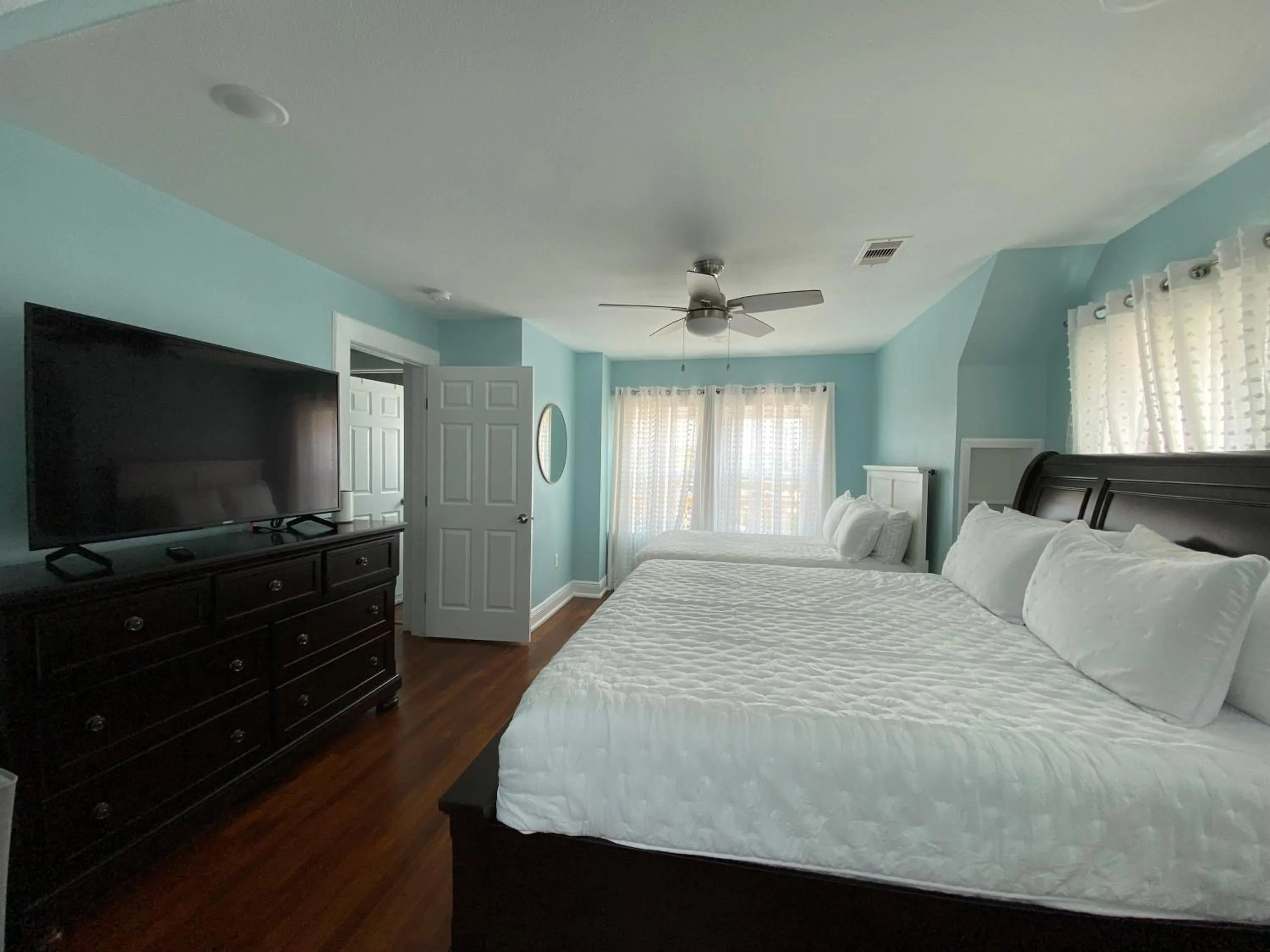 Bedroom in Ocean view, newly renovated home, central location, plenty of parkings