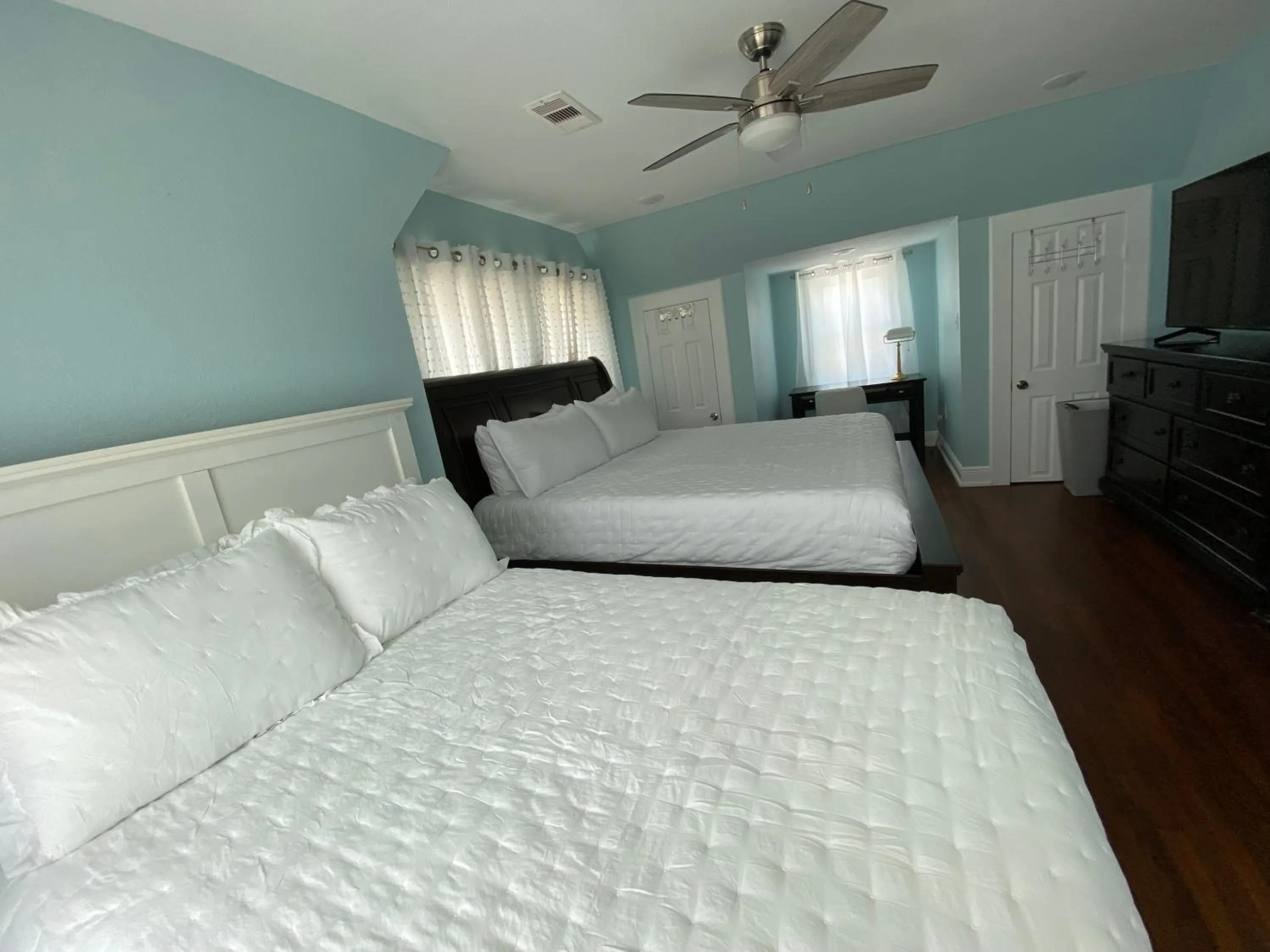 Bedroom in Ocean view, newly renovated home, central location, plenty of parkings
