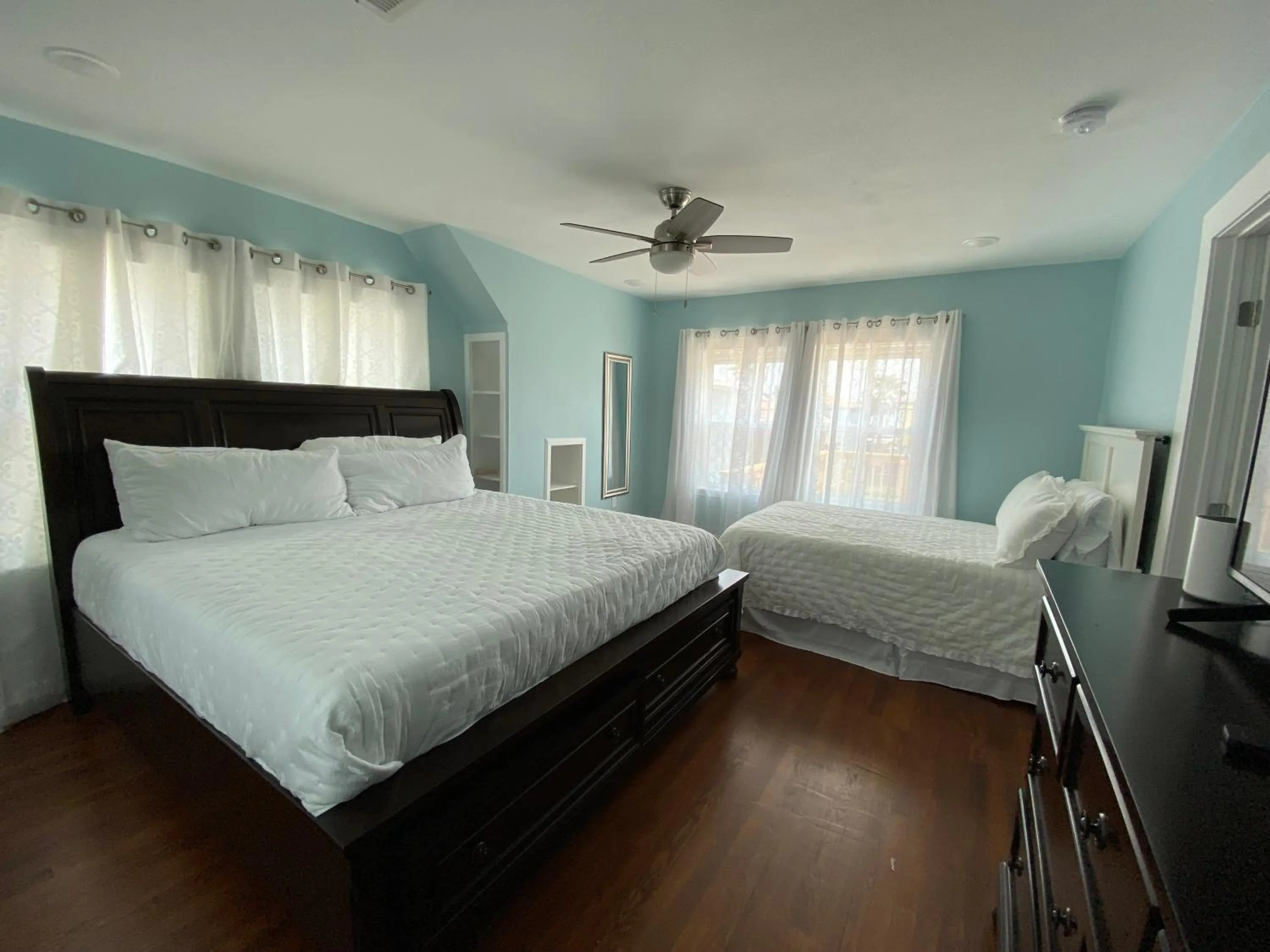 Bedroom in Ocean view, newly renovated home, central location, plenty of parkings
